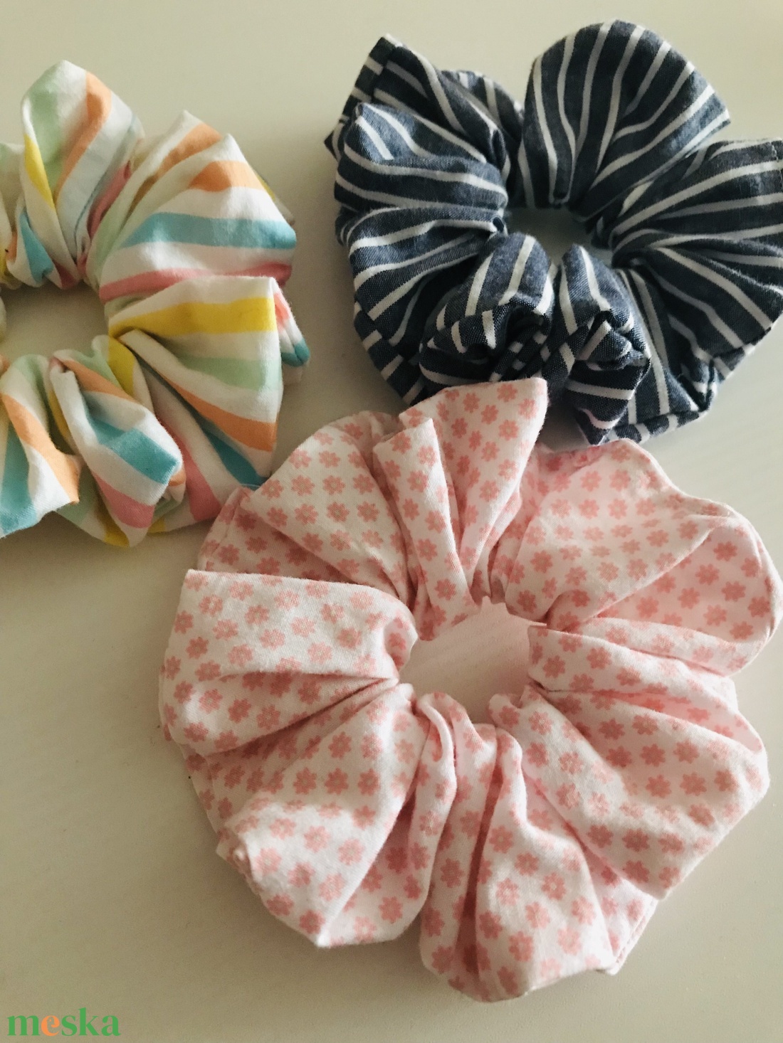 Színes scrunchie - hajgumi szett - ruha & divat - hajdísz & hajcsat - hajgumi - Meska.hu