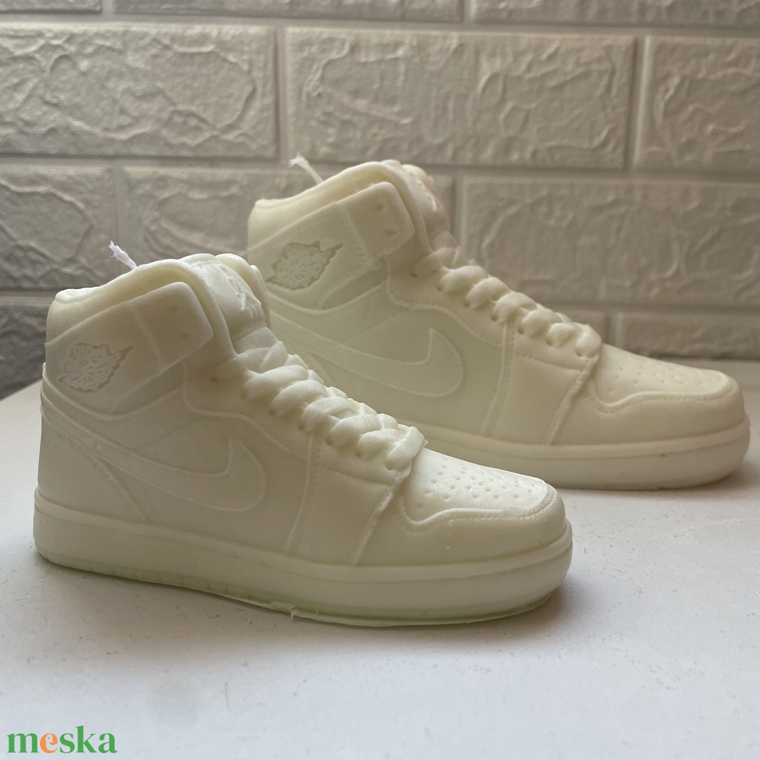 Nike sneaker gyertya - karácsony - karácsonyi lakásdekoráció - karácsonyi illatgyertya, mécses - Meska.hu