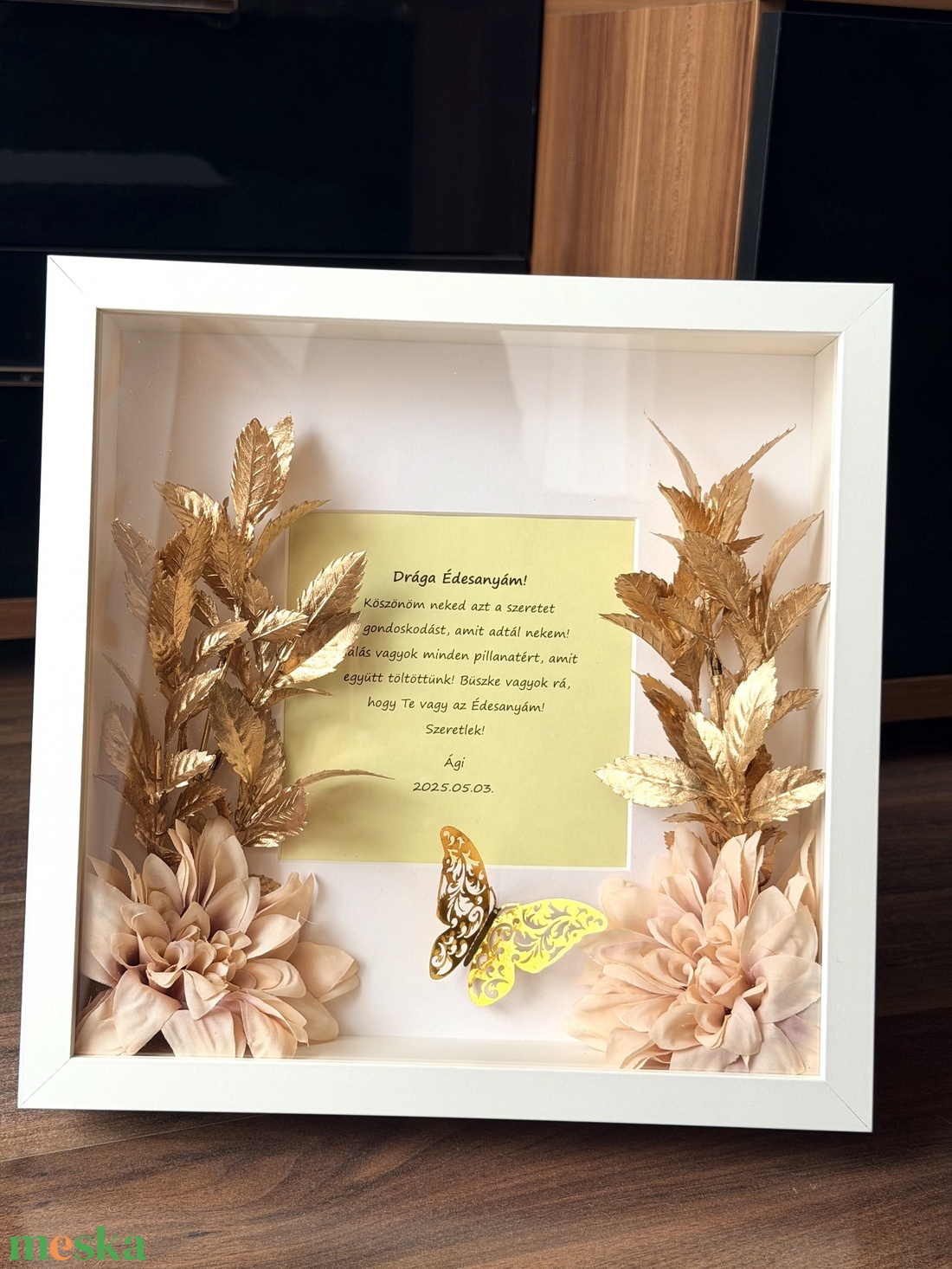Szülő/nagyszülő köszöntő képkeret - arany színű növénnyel és pillangóval  - esküvő - emlék & ajándék - szülőköszöntő ajándék - Meska.hu