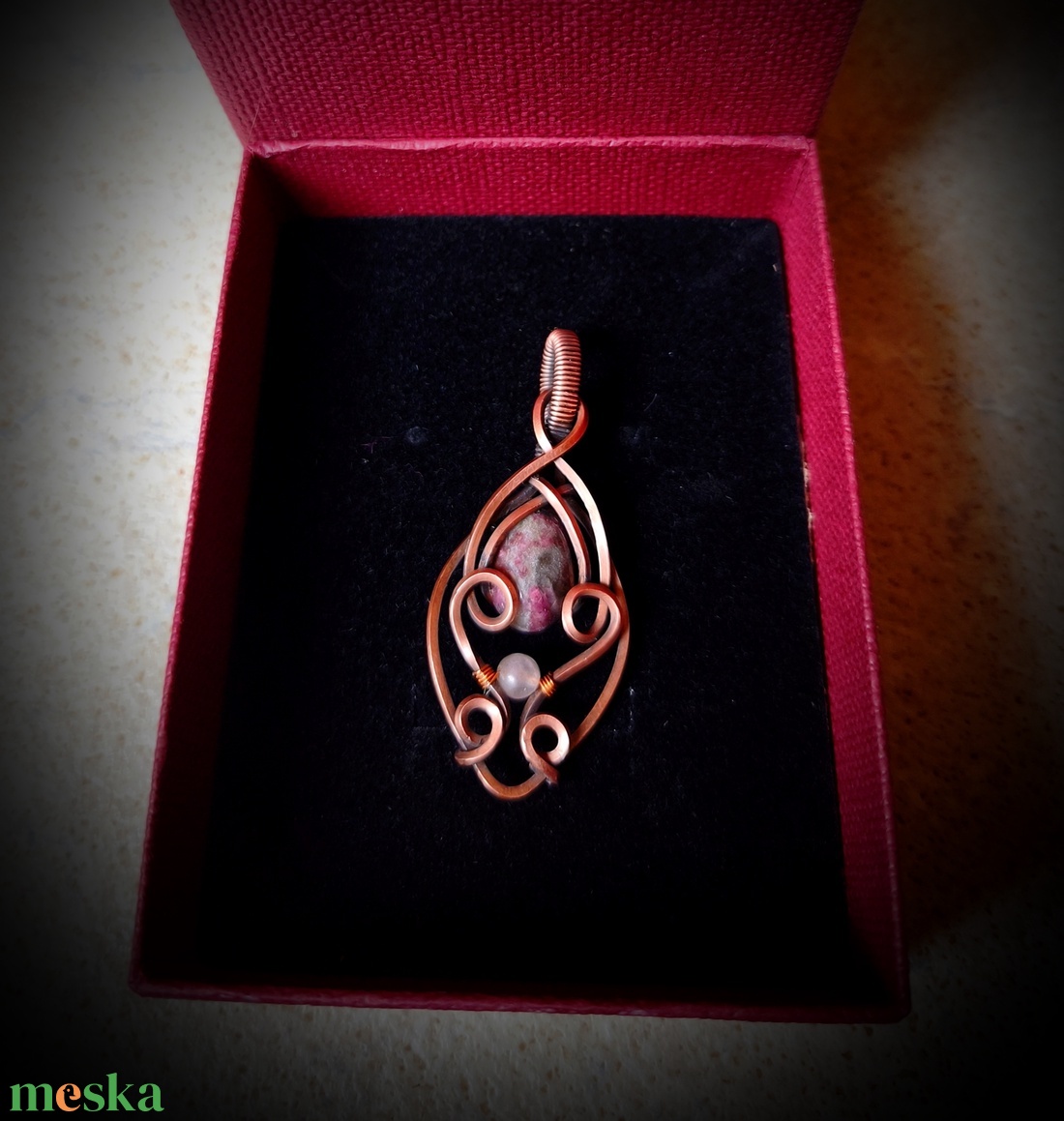 Eudialit medál - ékszer - nyaklánc - medálos nyaklánc - Meska.hu