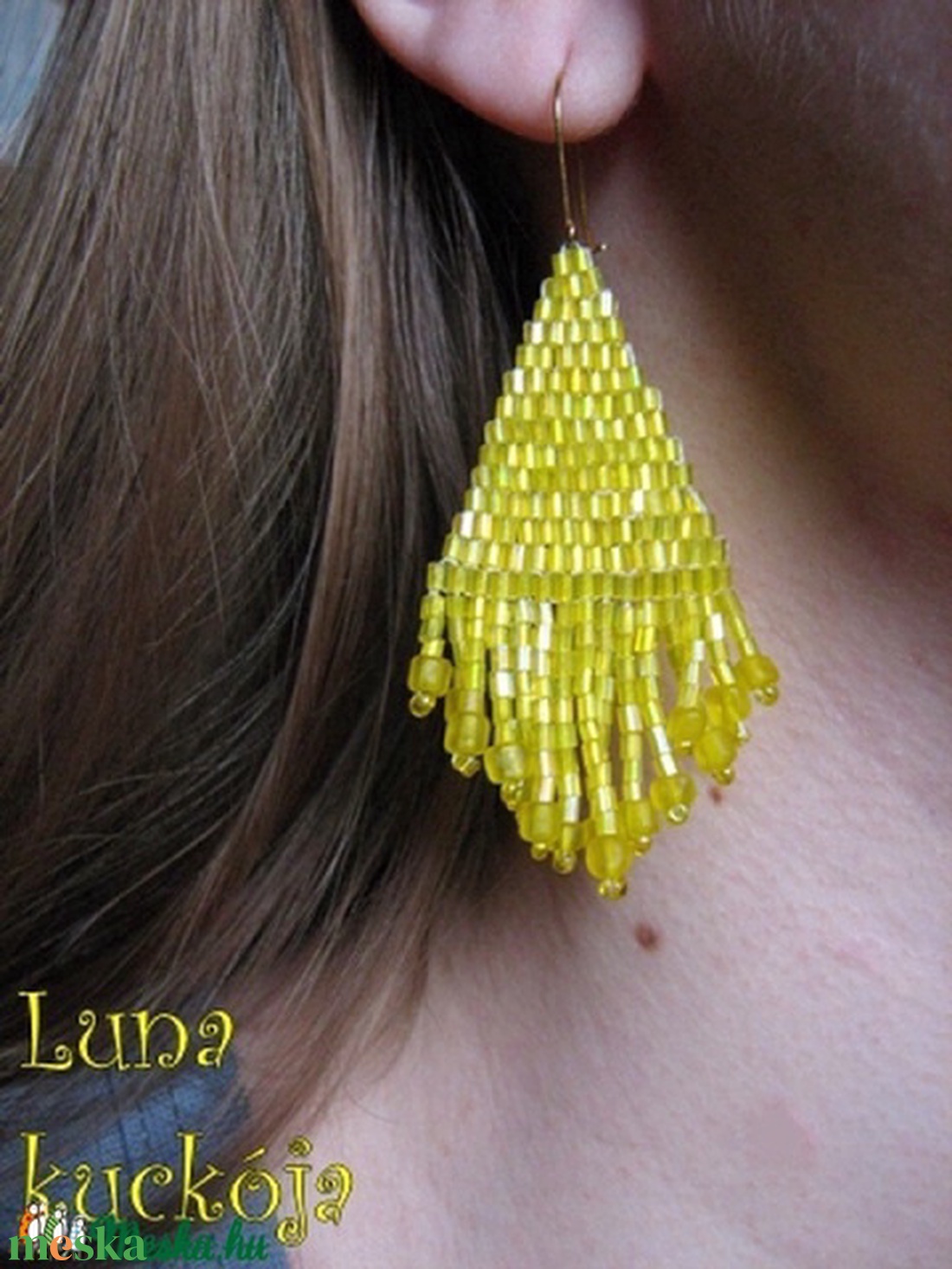Csodasárga rojtos háromszög - ékszer - fülbevaló - lógó fülbevaló - Meska.hu