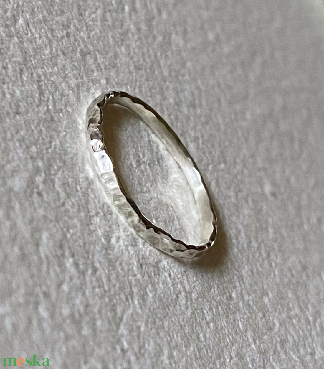Ezüst gyűrű kalapált mintával - ékszer - gyűrű - kerek gyűrű - Meska.hu