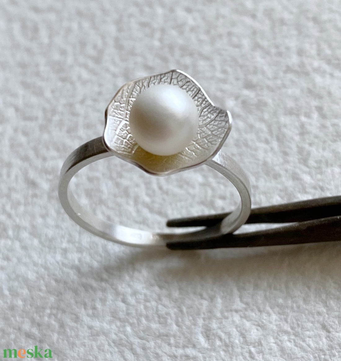 Ezüst gyűrű Swarovski gyönggyel - ékszer - gyűrű - vékony gyűrű - Meska.hu Ezüst gyűrű Swarovski gyönggyel - ékszer - gyűrű - vékony gyűrű - Meska.hu