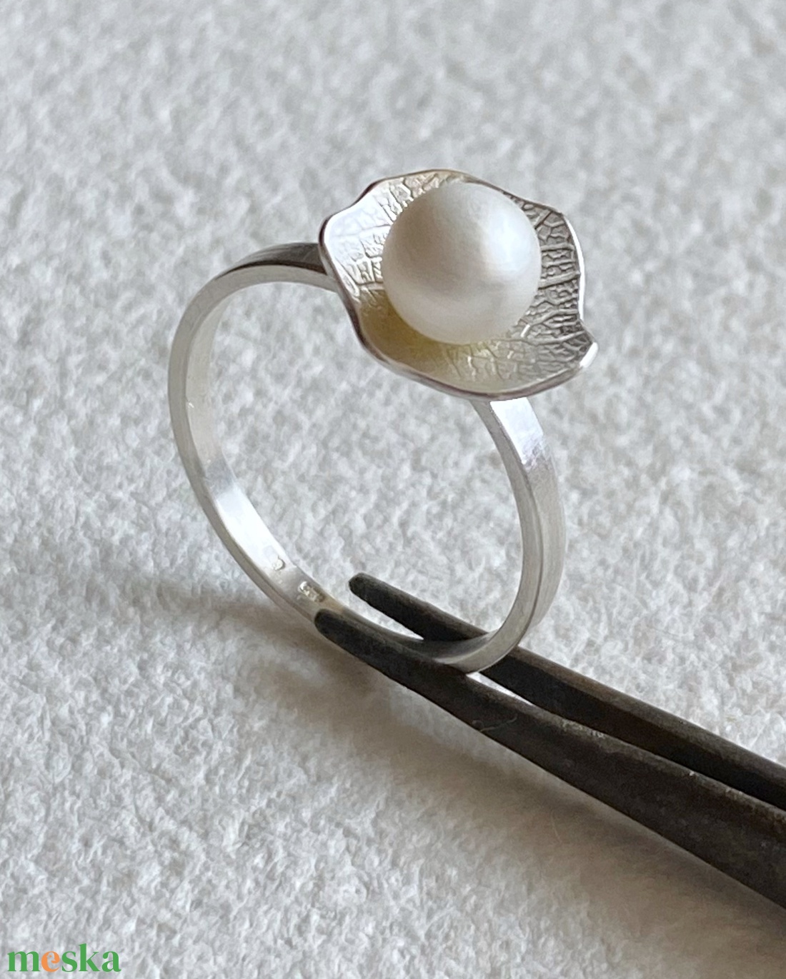 Ezüst gyűrű Swarovski gyönggyel - ékszer - gyűrű - vékony gyűrű - Meska.hu Ezüst gyűrű Swarovski gyönggyel - ékszer - gyűrű - vékony gyűrű - Meska.hu