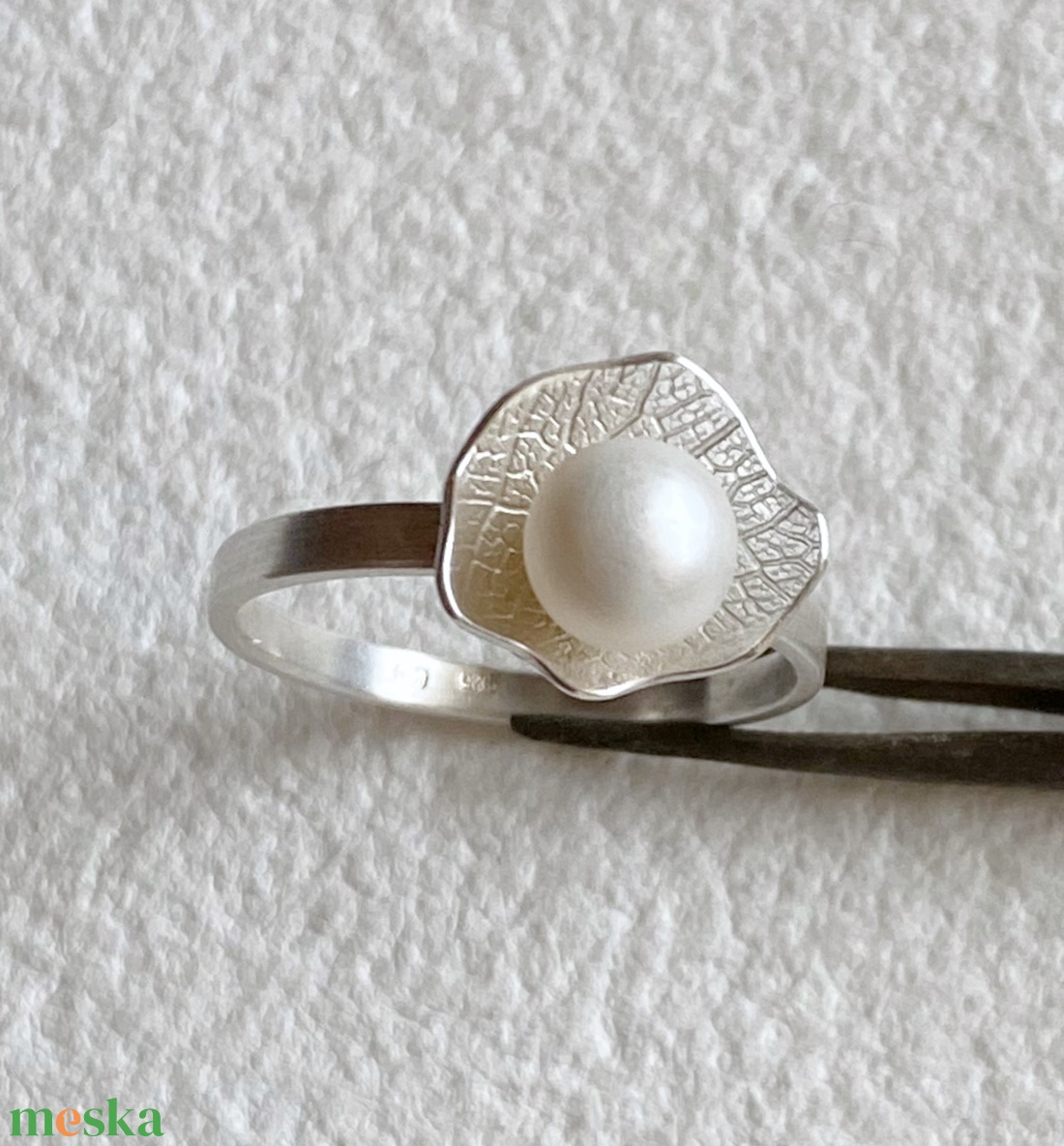 Ezüst gyűrű Swarovski gyönggyel - ékszer - gyűrű - vékony gyűrű - Meska.hu Ezüst gyűrű Swarovski gyönggyel - ékszer - gyűrű - vékony gyűrű - Meska.hu