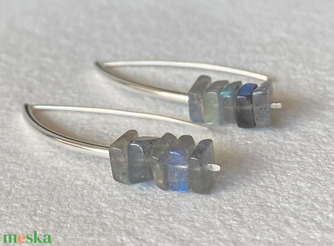 Modern minimál labradorittal - ékszer - fülbevaló - lógó fülbevaló - Meska.hu