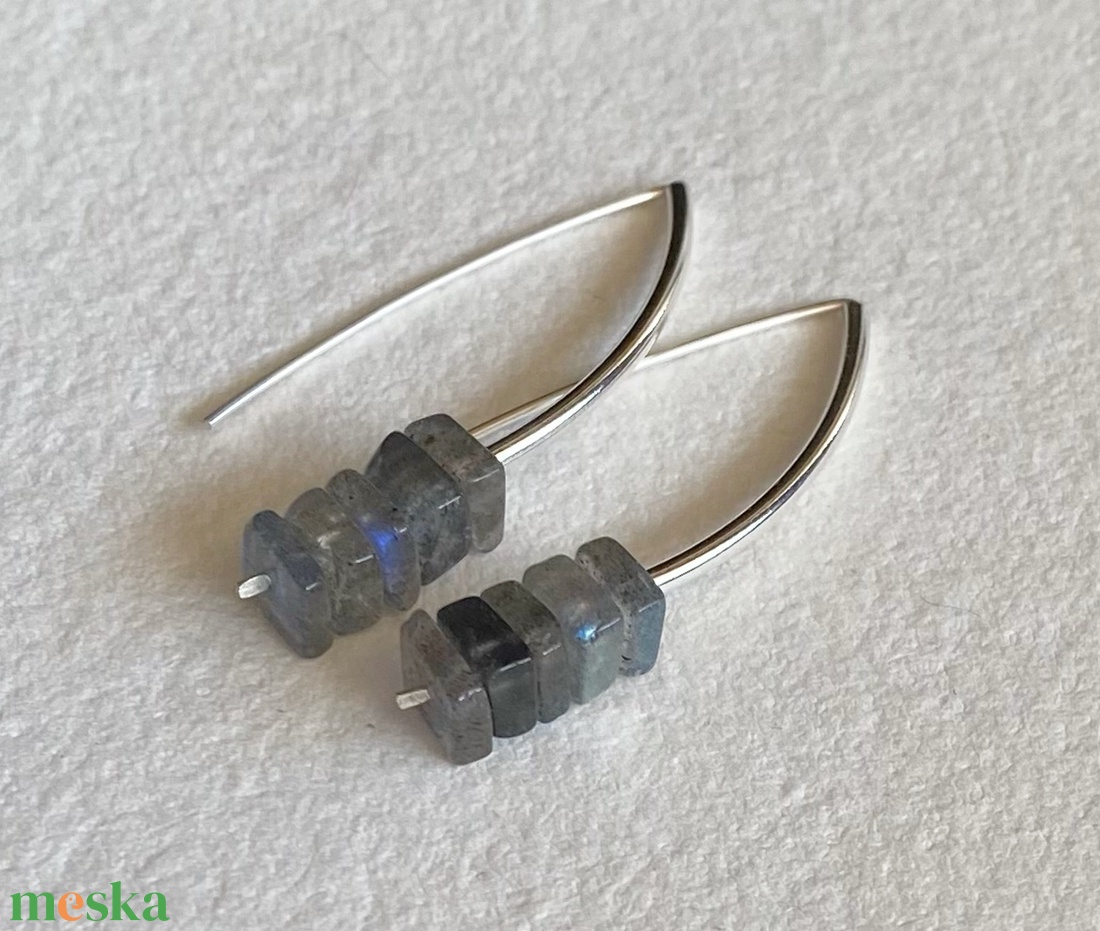 Modern minimál labradorittal - ékszer - fülbevaló - lógó fülbevaló - Meska.hu