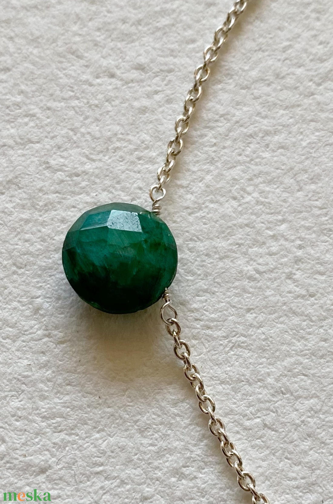 Minimál nyaklánc smaragddal - ékszer - nyaklánc - gyöngyös nyaklánc - Meska.hu