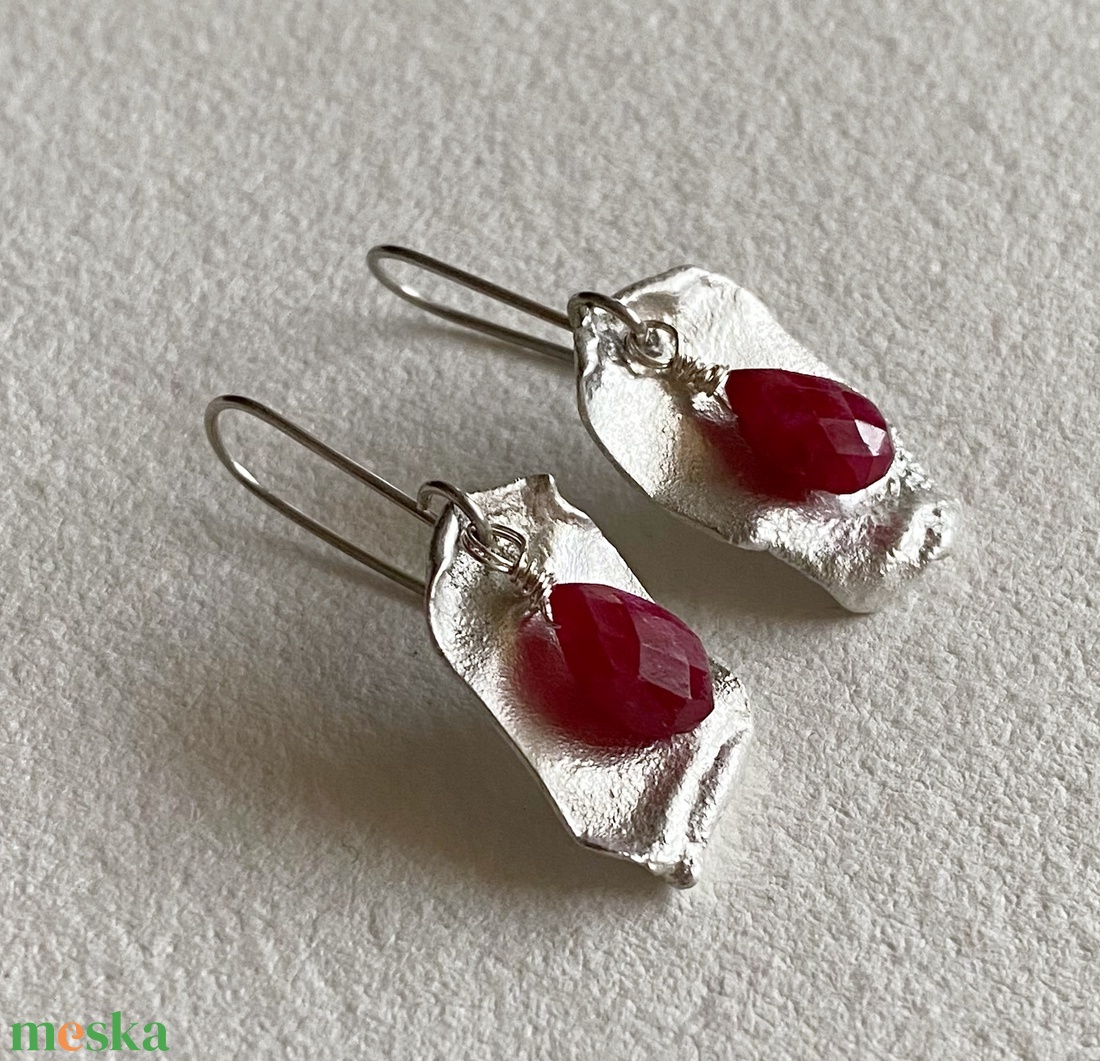 Rubin fülbevaló - ékszer - fülbevaló - lógó fülbevaló - Meska.hu