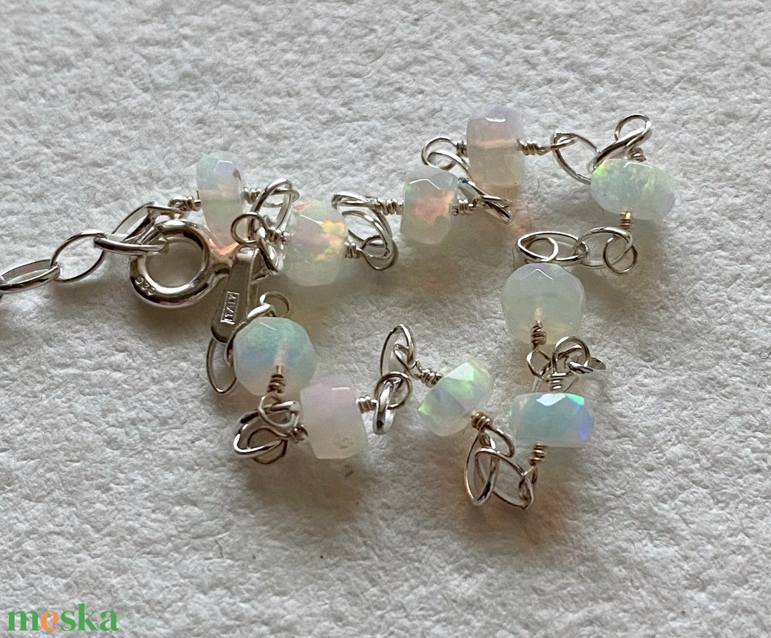 Karkötő opállal - ékszer - karkötő - lánc karkötő - Meska.hu