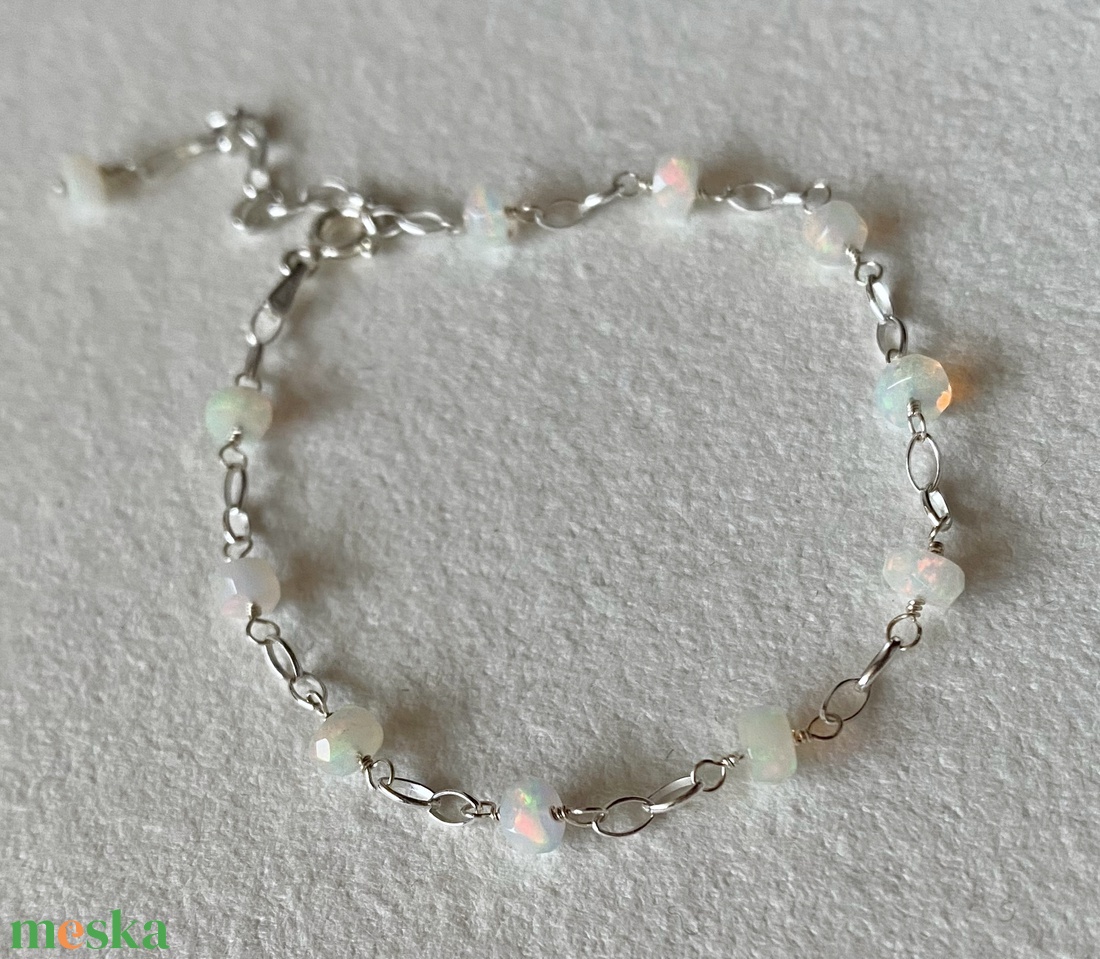 Karkötő opállal - ékszer - karkötő - lánc karkötő - Meska.hu