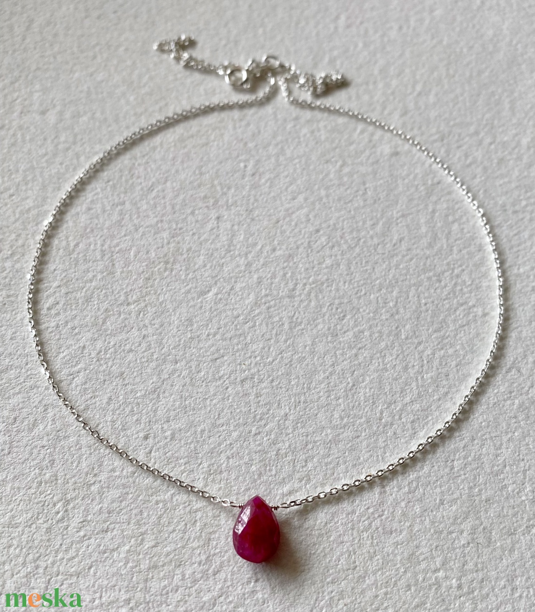 Minimál nyaklánc rubinnal - ékszer - nyaklánc - medálos nyaklánc - Meska.hu