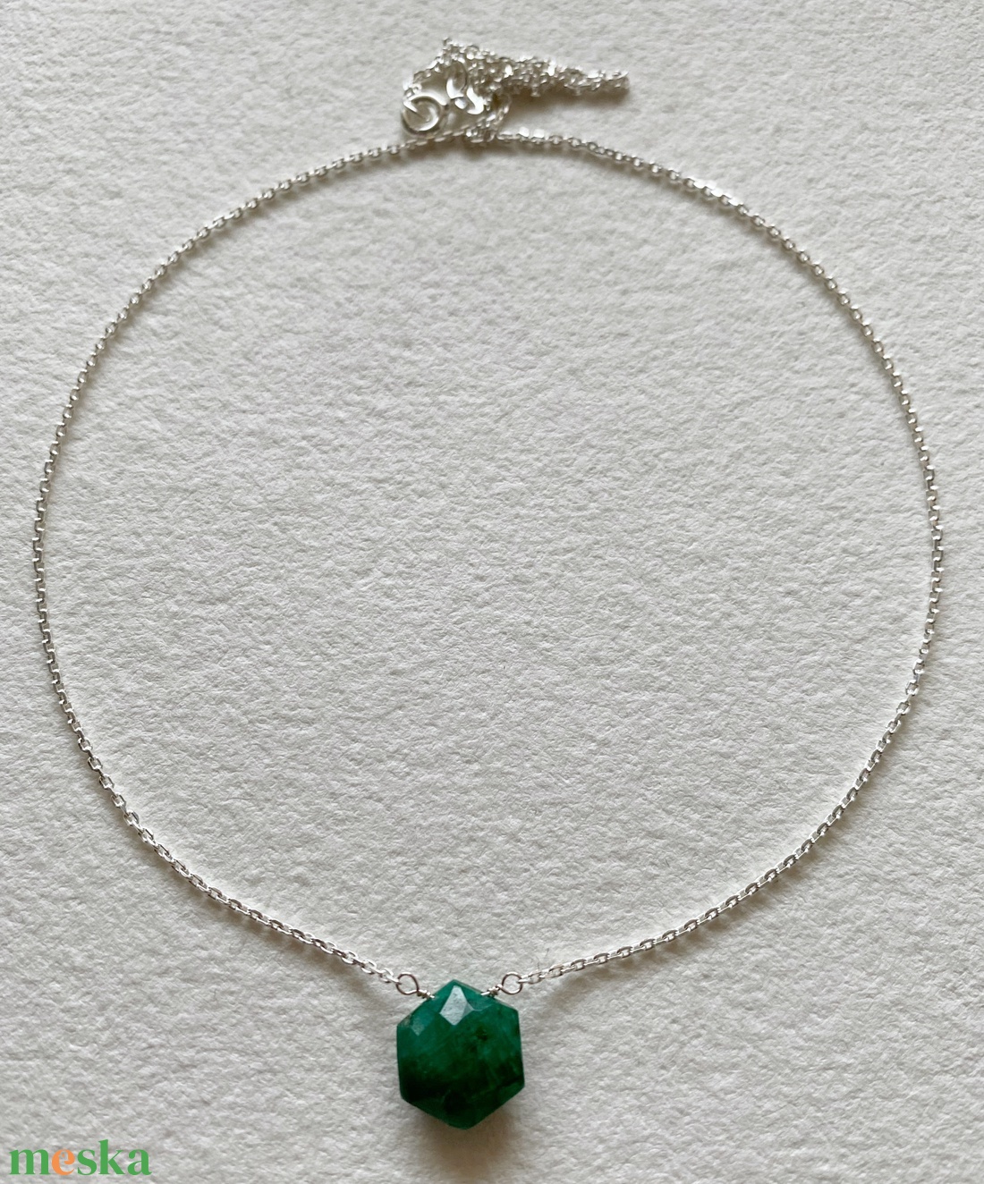 Minimál nyaklánc smaragddal - ékszer - nyaklánc - gyöngyös nyaklánc - Meska.hu