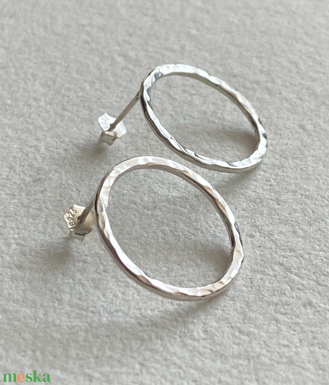 Kör ezüst bedugós fülbevaló  - ékszer - fülbevaló - lógós kerek fülbevaló - Meska.hu