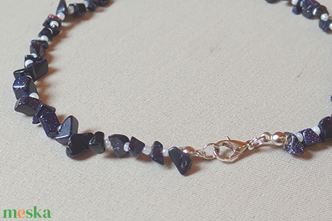 Gyermek nyaklánc (Kék napkő - 37 cm) - ékszer - nyaklánc - gyöngyös nyaklánc - Meska.hu