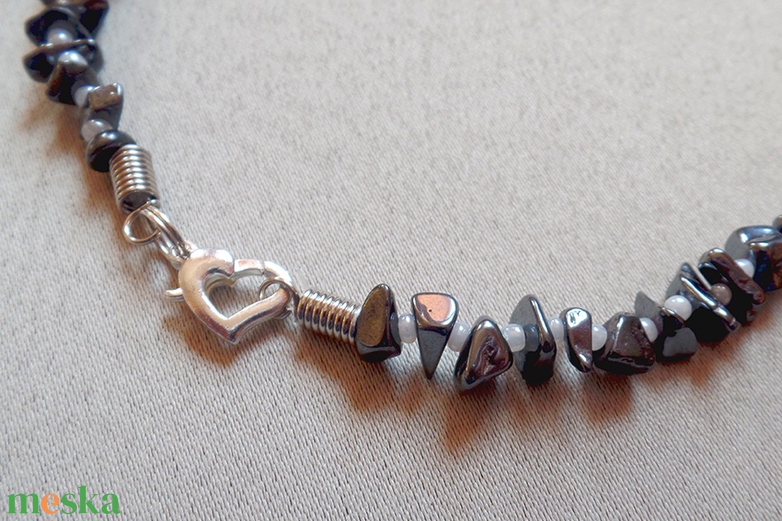 Gyermek nyaklánc (Hematit - 37 cm) - ékszer - nyaklánc - gyöngyös nyaklánc - Meska.hu