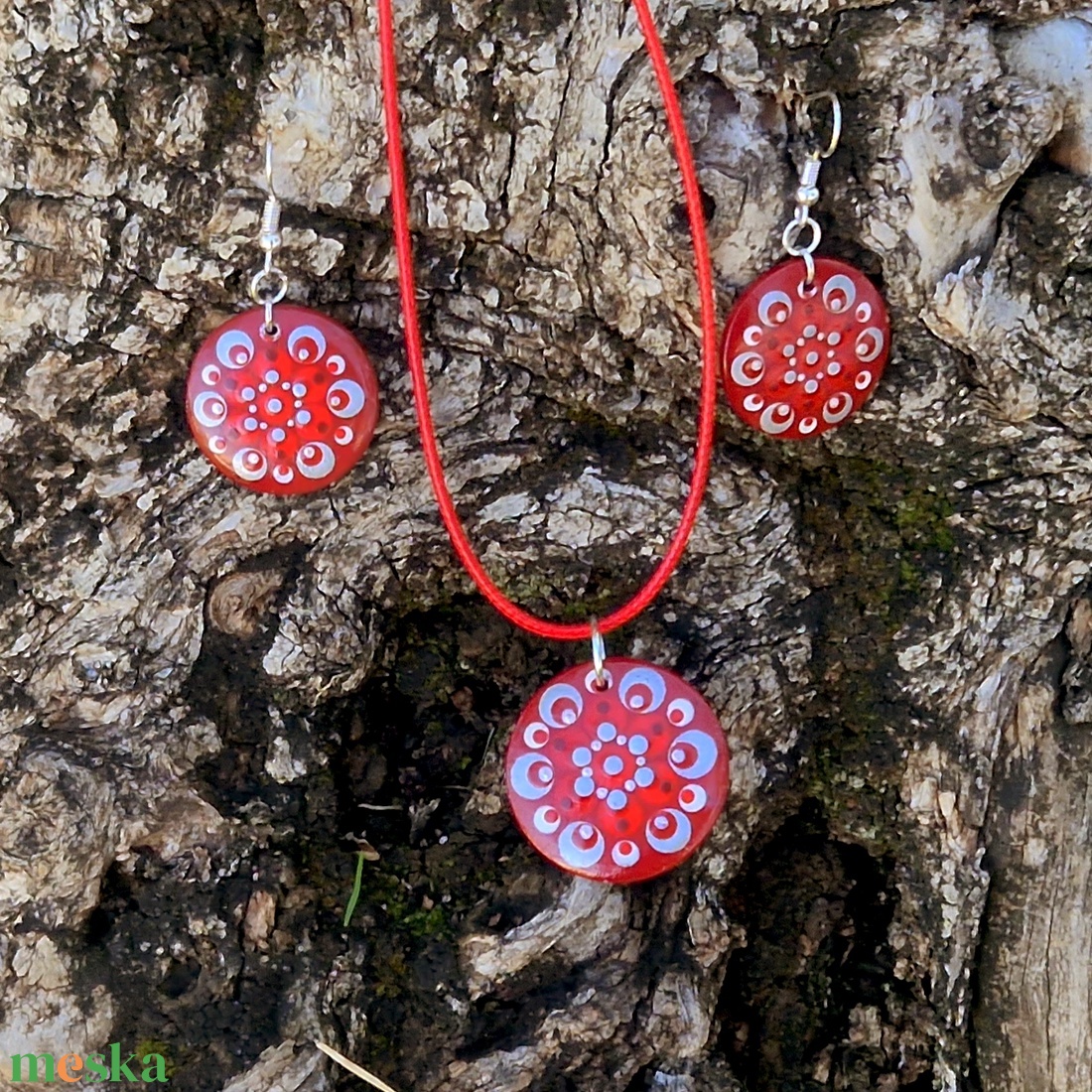 Ékszerszett pontfestéssel  - nyaklánc + fülbevaló (kis, piros virág) - ékszer - ékszerszett - Meska.hu
