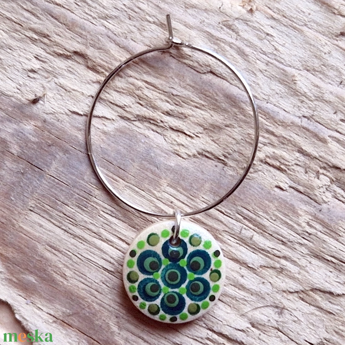 Pohár jelölő karika pontfestett függővel (zöld-natúr) - otthon & életmód - konyhafelszerelés, tálalás - tálalás - boros poharak, szettek - Meska.hu