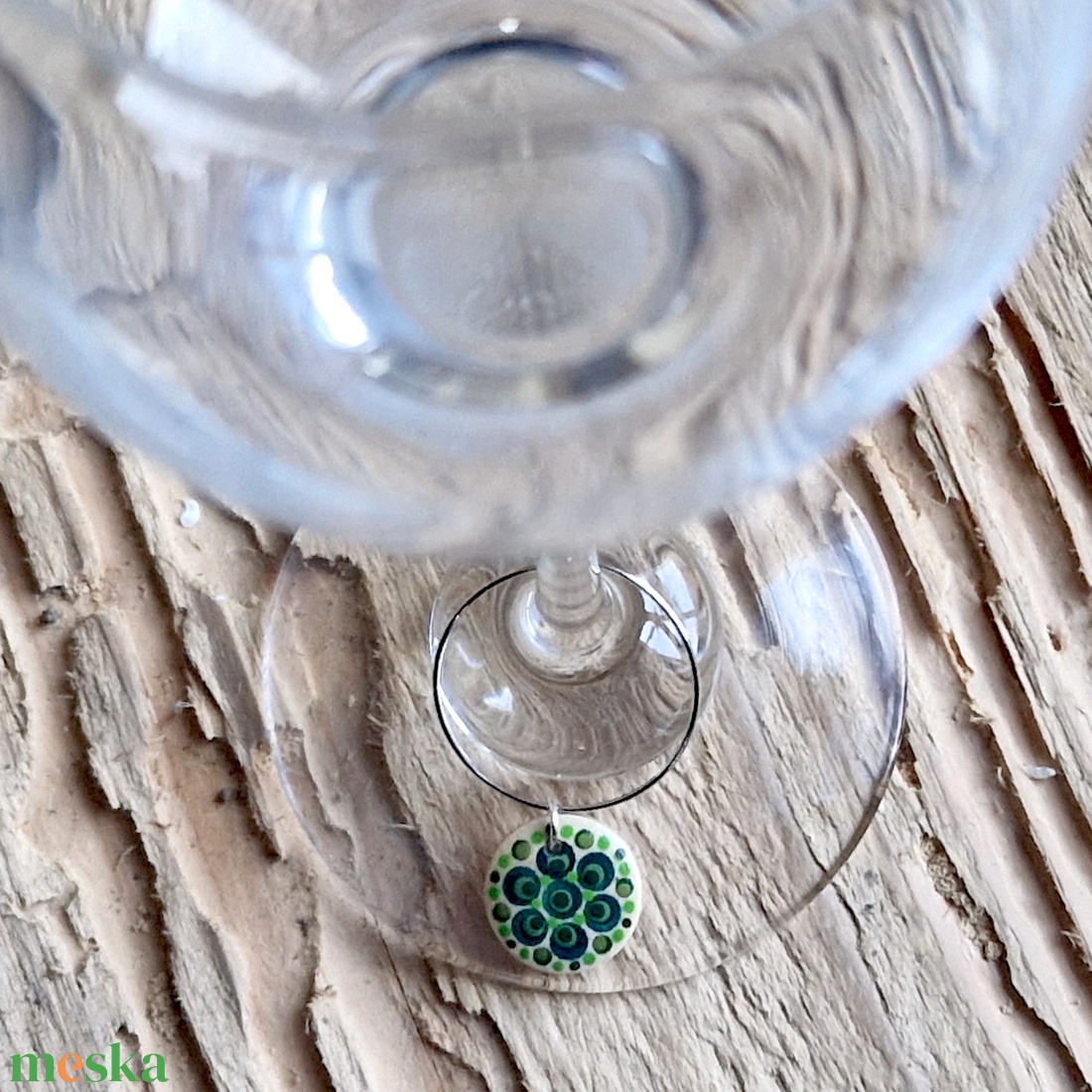 Pohár jelölő karika pontfestett függővel (zöld-natúr) - otthon & életmód - konyhafelszerelés, tálalás - tálalás - boros poharak, szettek - Meska.hu