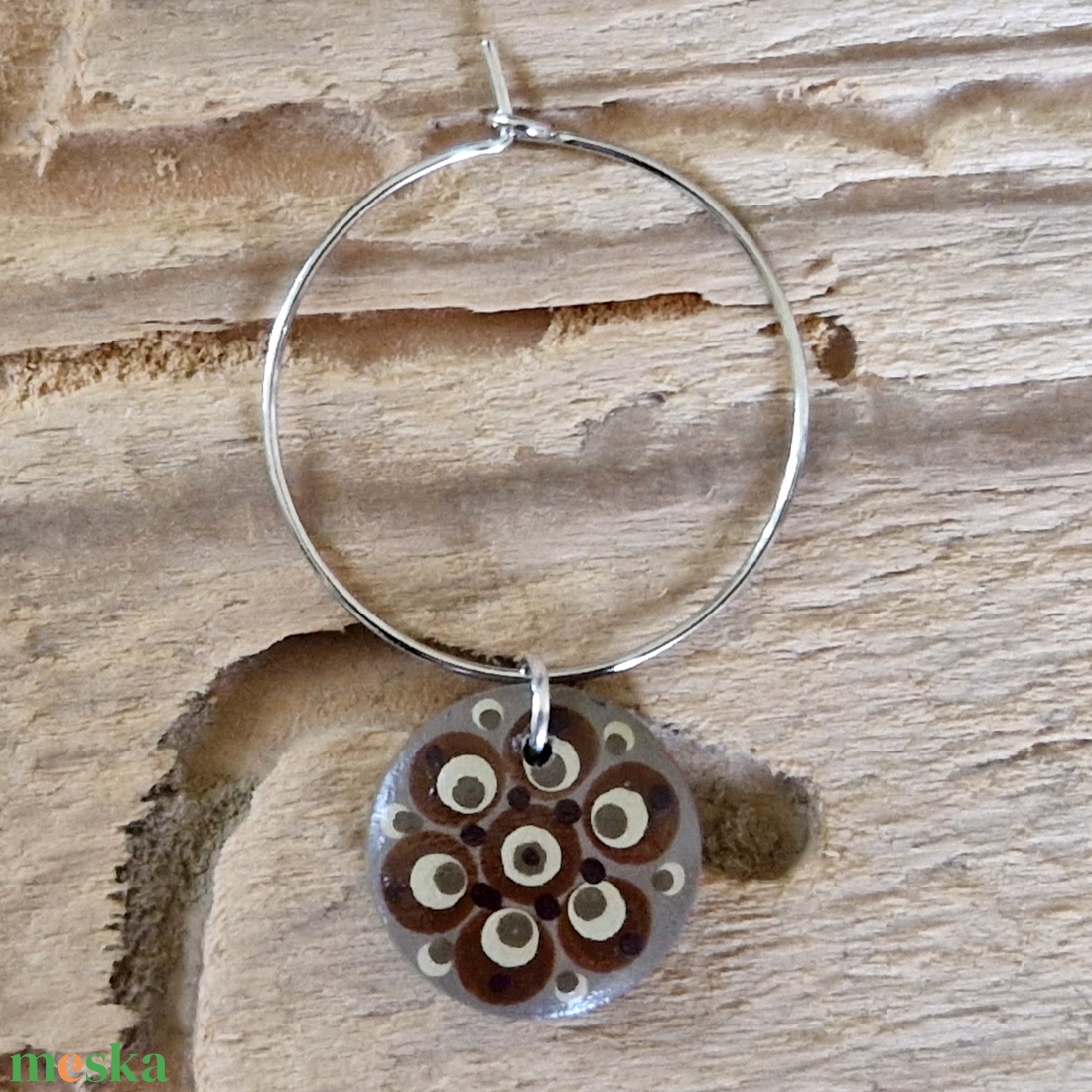 Pohár jelölő karika pontfestett függővel (barna-drapp) - otthon & életmód - konyhafelszerelés, tálalás - tálalás - boros poharak, szettek - Meska.hu