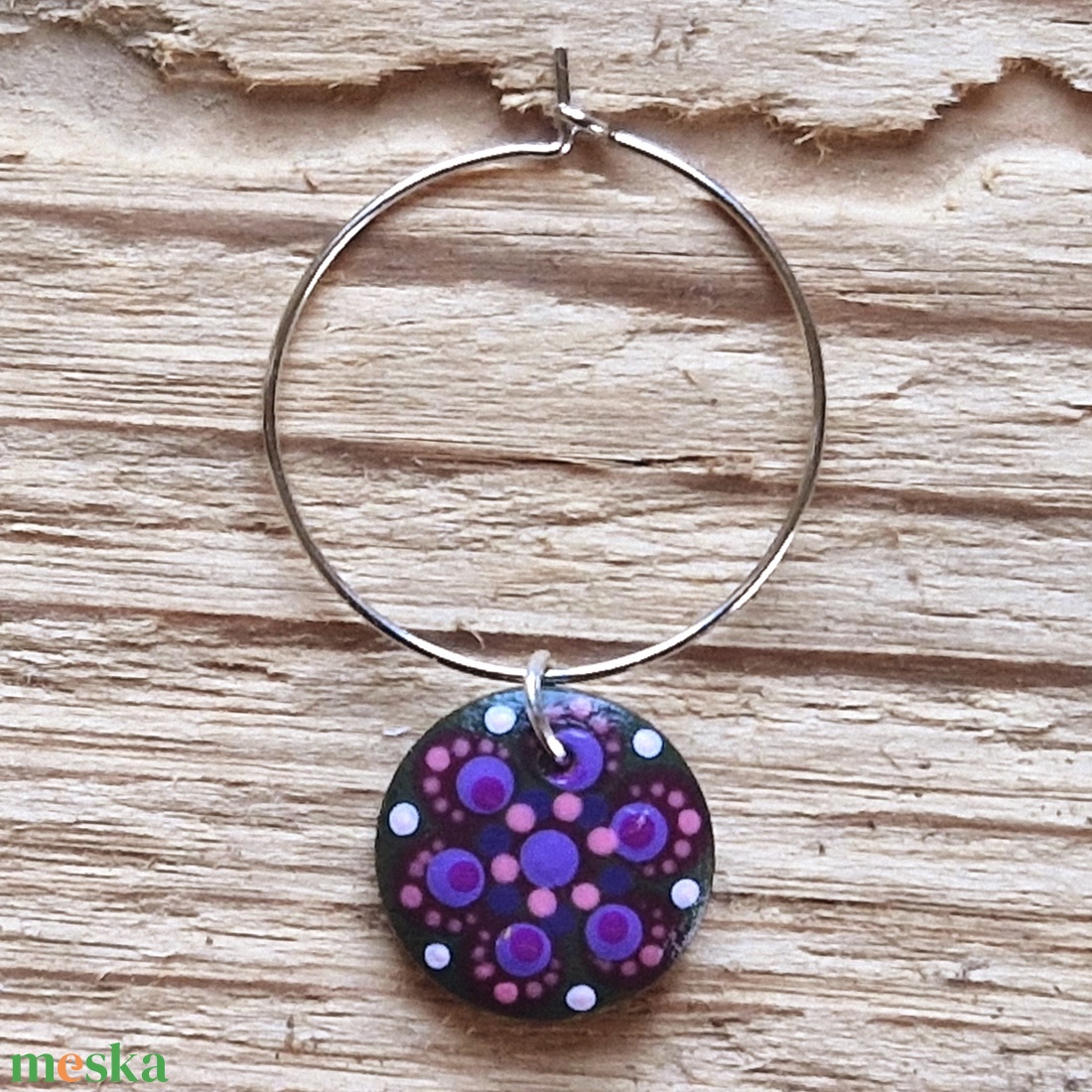 Pohár jelölő karika pontfestett függővel (lila-méregzöld) - otthon & életmód - konyhafelszerelés, tálalás - tálalás - boros poharak, szettek - Meska.hu