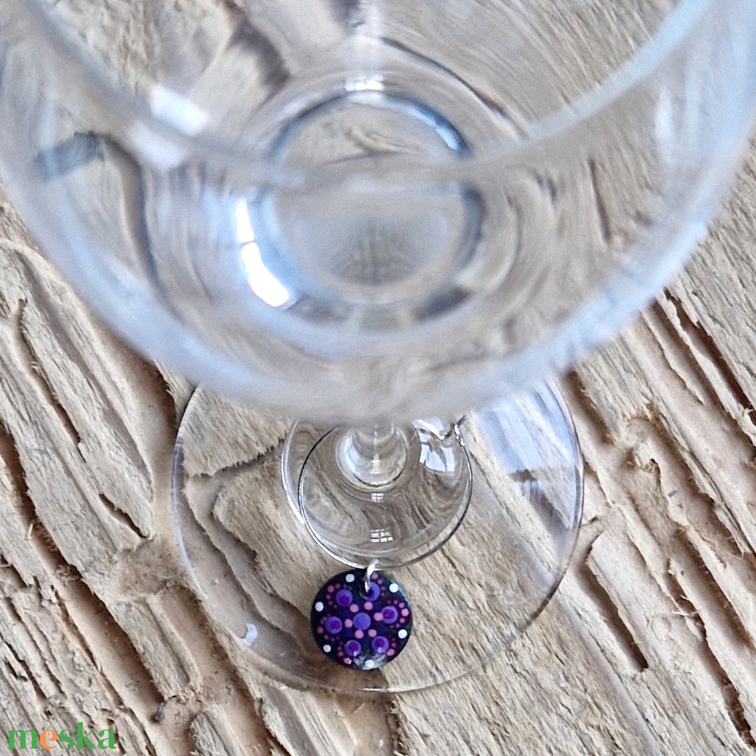 Pohár jelölő karika pontfestett függővel (lila-méregzöld) - otthon & életmód - konyhafelszerelés, tálalás - tálalás - boros poharak, szettek - Meska.hu