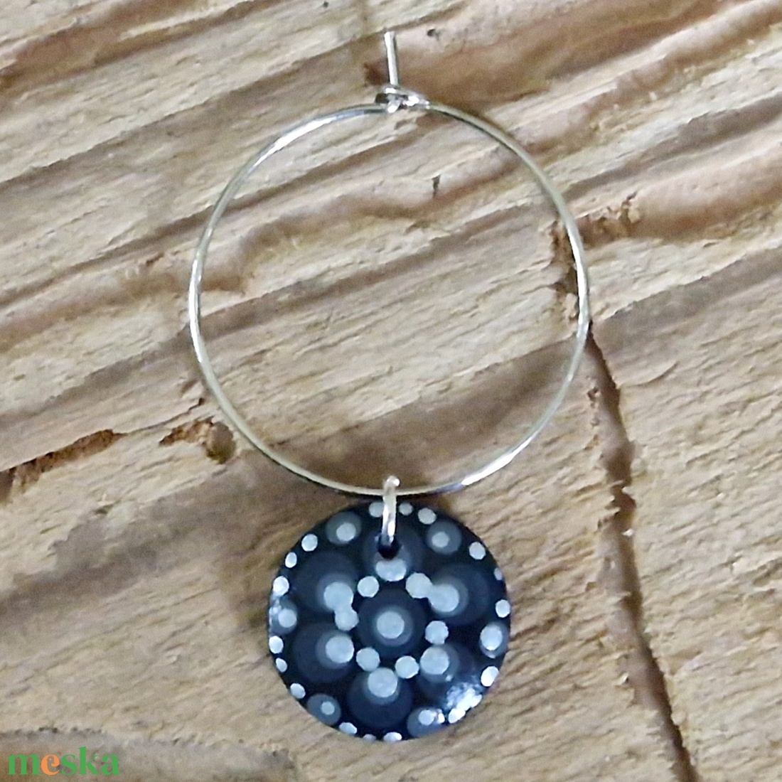 Pohár jelölő karika pontfestett függővel (ezüst-fekete) - otthon & életmód - konyhafelszerelés, tálalás - tálalás - boros poharak, szettek - Meska.hu