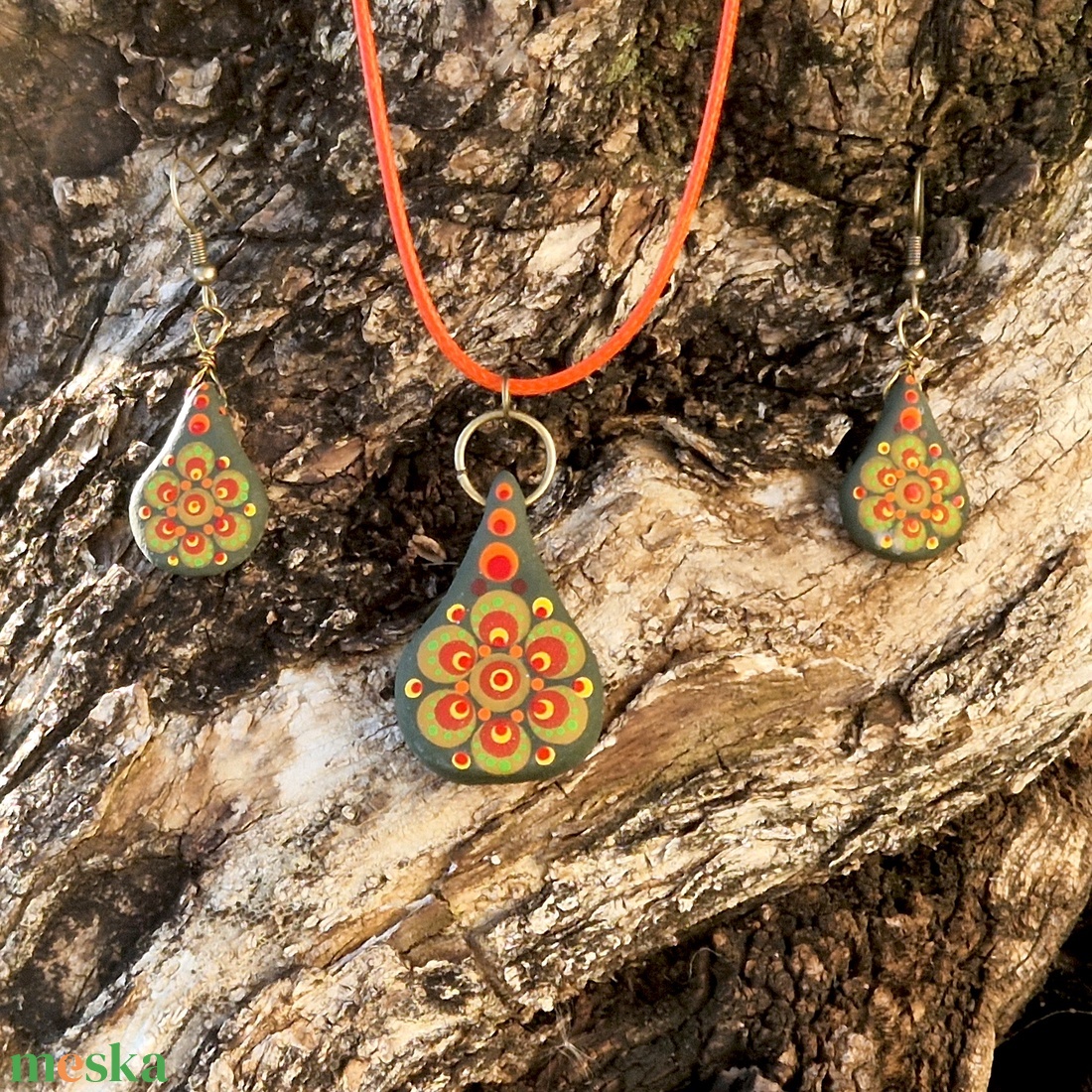 Kerámia ékszerszett pontfestéssel - nyaklánc + fülbevaló (csepp forma) - ékszer - ékszerszett - Meska.hu