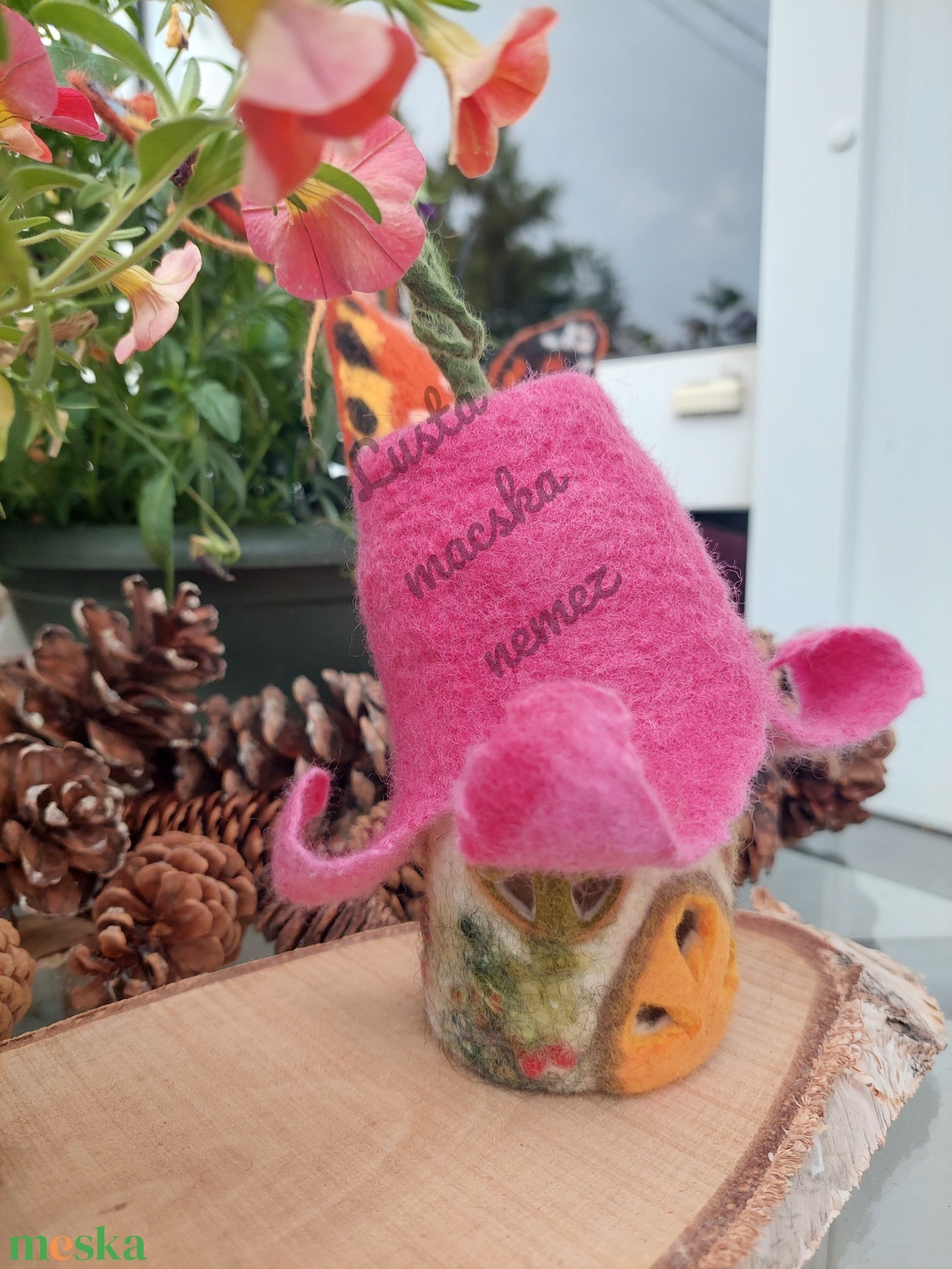 Manóház rózsaszín tulipántetővel - otthon & életmód - dekoráció - dísztárgy - Meska.hu Manóház rózsaszín tulipántetővel - otthon & életmód - dekoráció - dísztárgy - Meska.hu