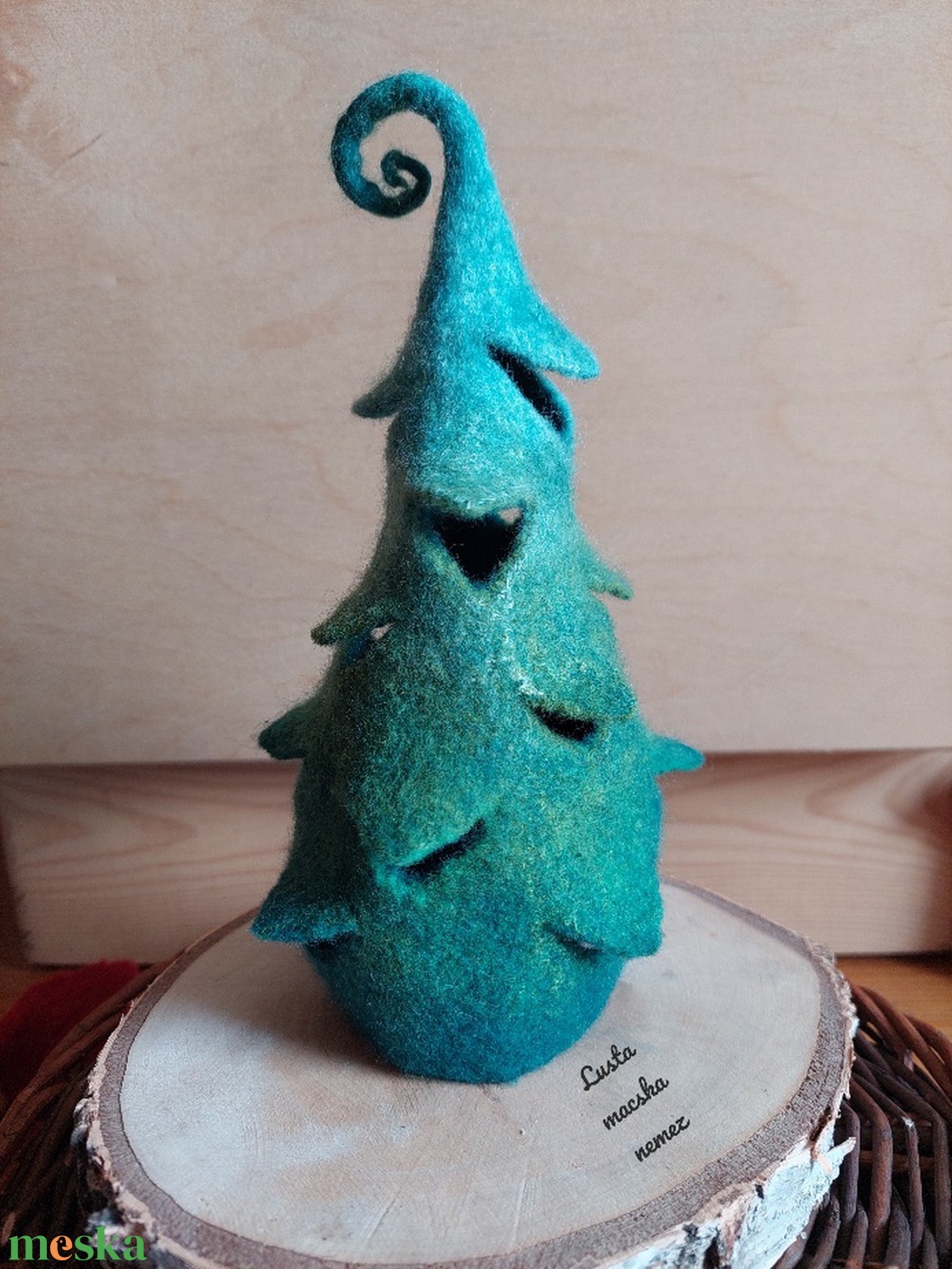 Nemez fenyőfa kunkorral kerek aljú - karácsony - karácsonyi lakásdekoráció - karácsonyi lakásdíszek - Meska.hu