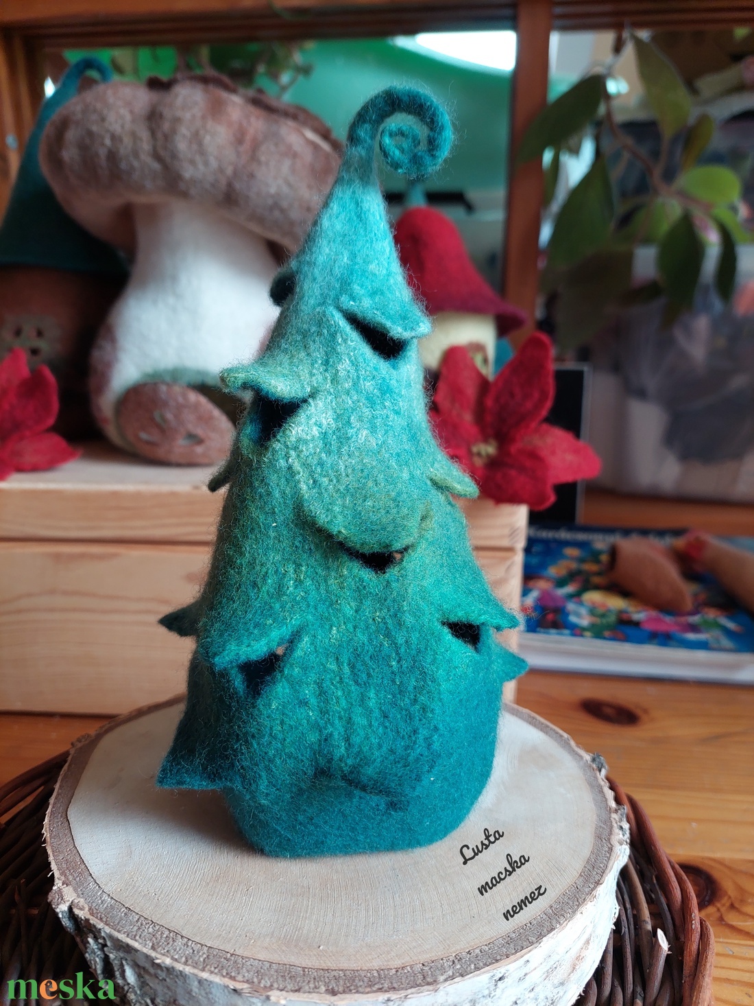 Nemez fenyőfa kunkorral kerek aljú - karácsony - karácsonyi lakásdekoráció - karácsonyi lakásdíszek - Meska.hu