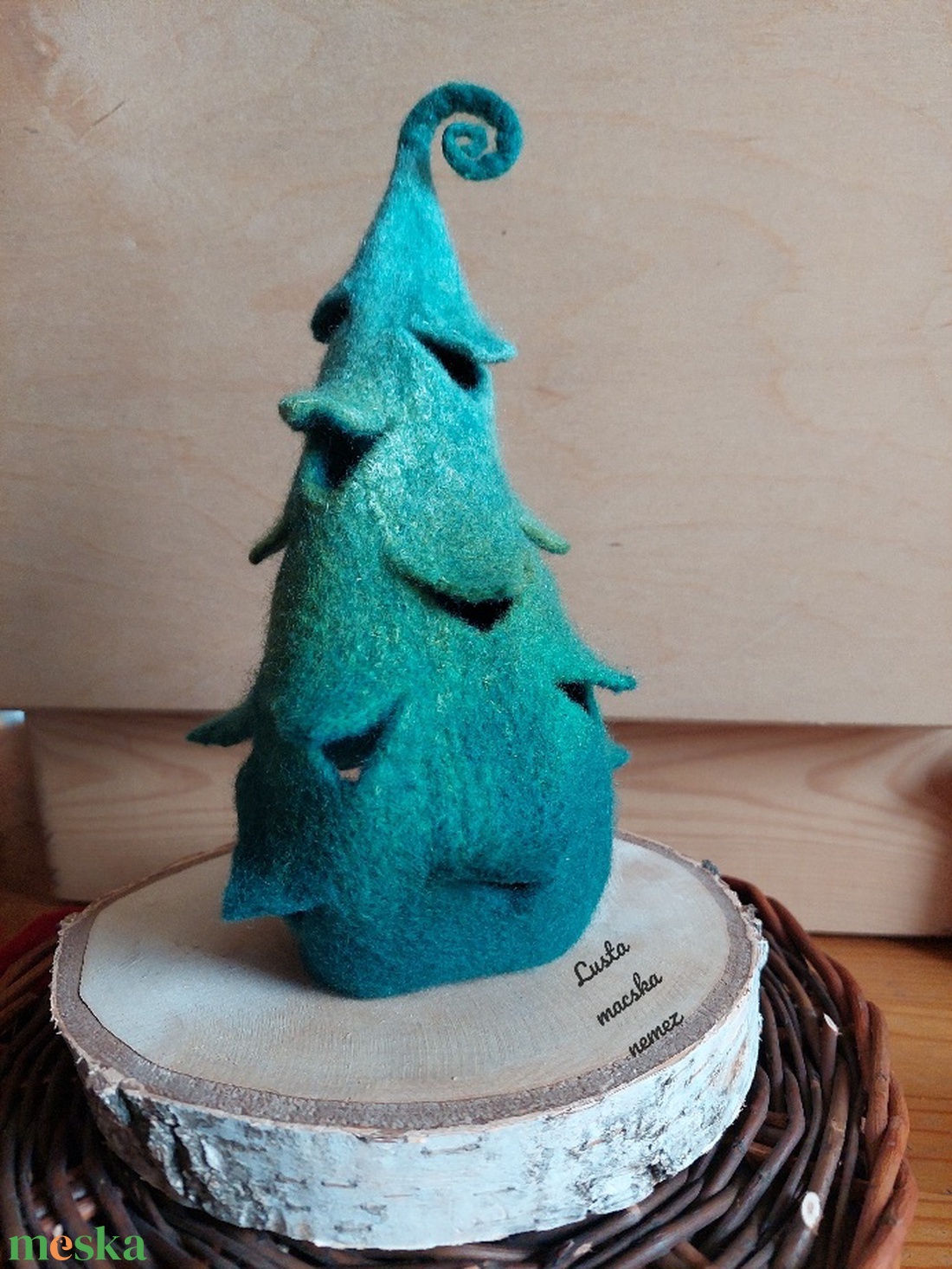 Nemez fenyőfa kunkorral kerek aljú - karácsony - karácsonyi lakásdekoráció - karácsonyi lakásdíszek - Meska.hu