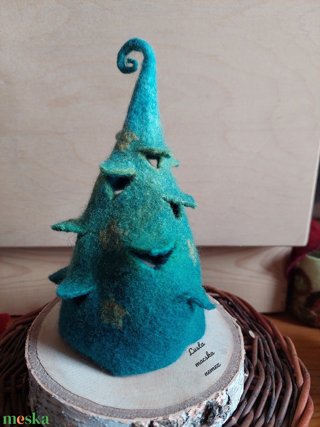 Nemez fenyőfa kunkorral mintás kerek aljú - karácsony - karácsonyi lakásdekoráció - karácsonyi lakásdíszek - Meska.hu