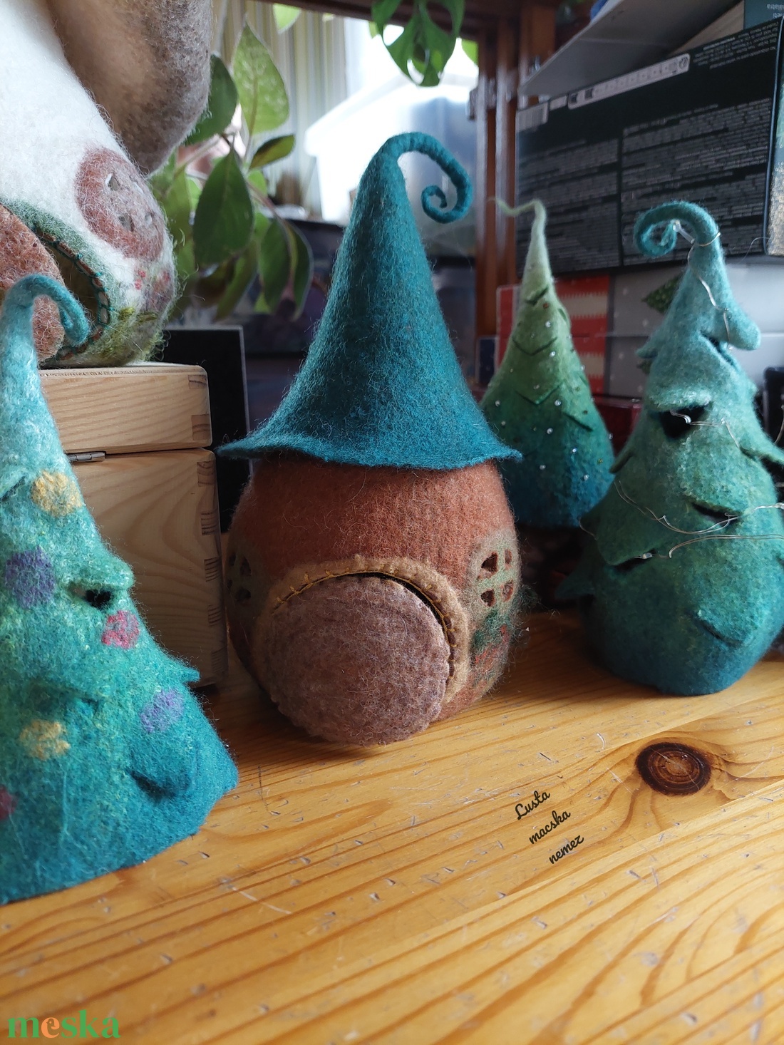 Közepes nemez házikó kunkori tetővel - játék & sport - baba & babaház - babaház - Meska.hu