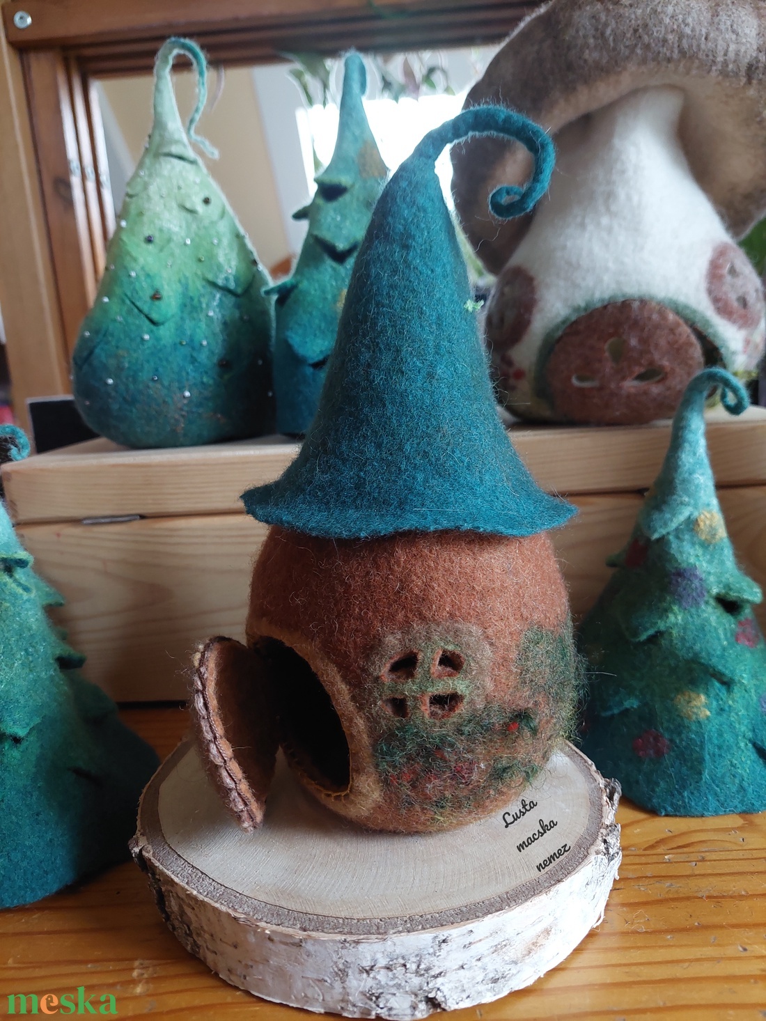 Közepes nemez házikó kunkori tetővel - játék & sport - baba & babaház - babaház - Meska.hu