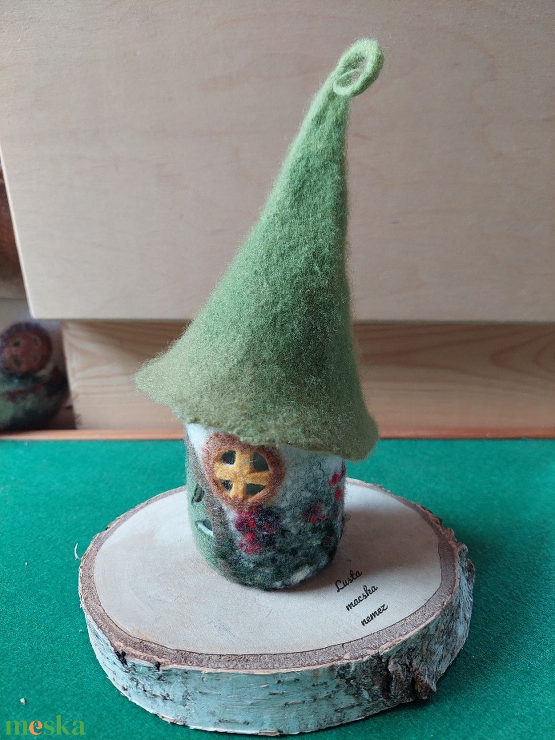 Manóház zöld átmenetes kunkori kalappal - otthon & életmód - dekoráció - dísztárgy - Meska.hu