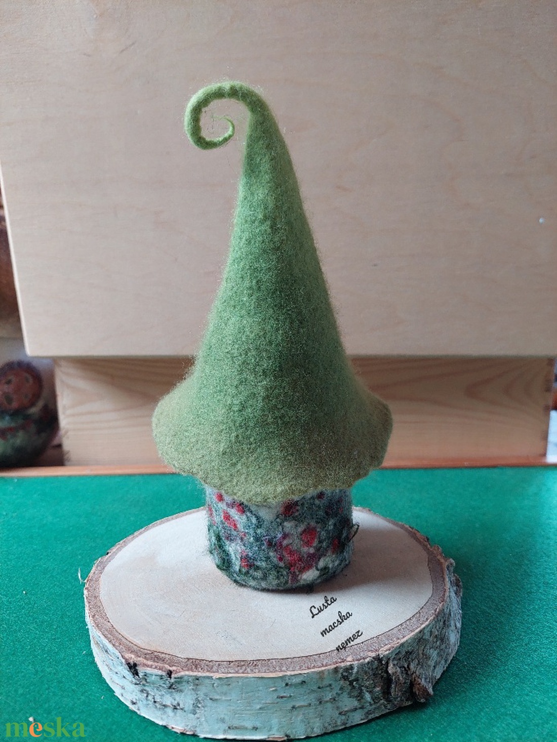 Manóház zöld átmenetes kunkori kalappal - otthon & életmód - dekoráció - dísztárgy - Meska.hu
