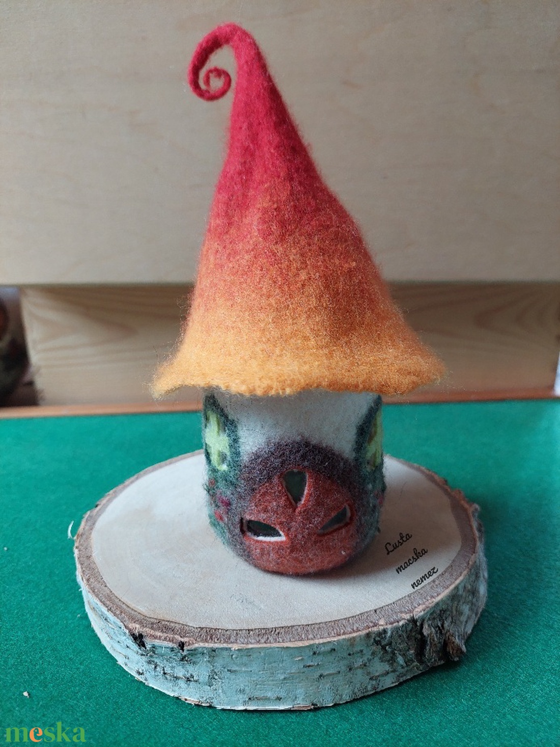 Manóház piros sárga átmenetes kunkori kalappal - otthon & életmód - dekoráció - dísztárgy - Meska.hu