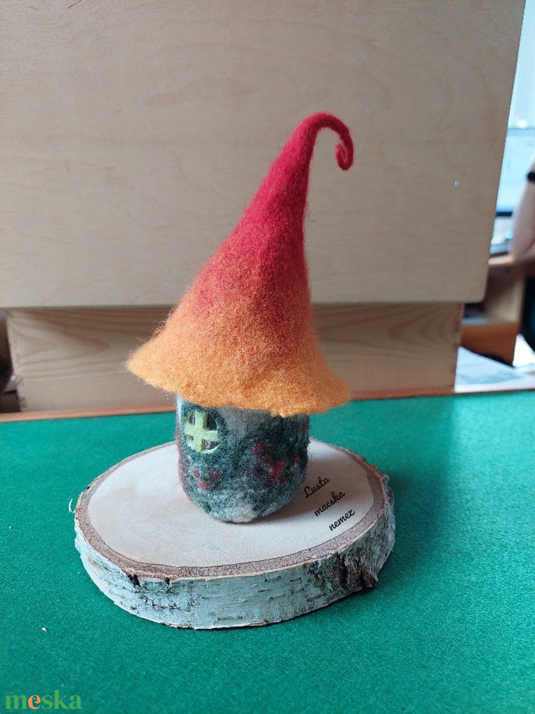 Manóház piros sárga átmenetes kunkori kalappal - otthon & életmód - dekoráció - dísztárgy - Meska.hu