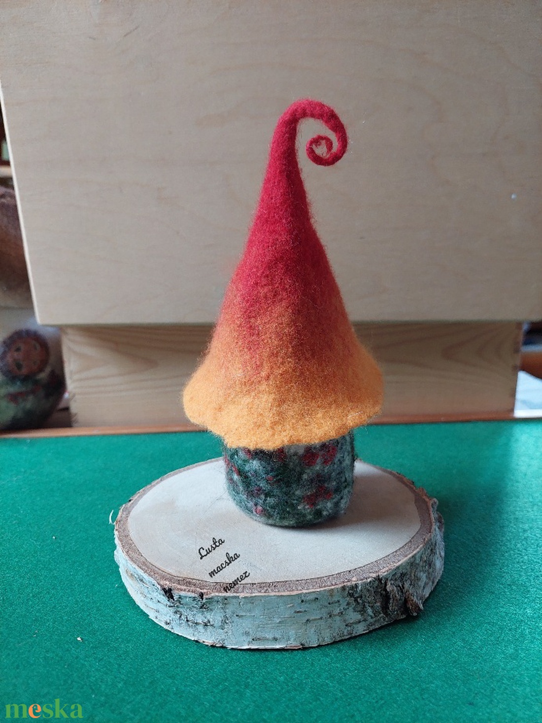 Manóház piros sárga átmenetes kunkori kalappal - otthon & életmód - dekoráció - dísztárgy - Meska.hu