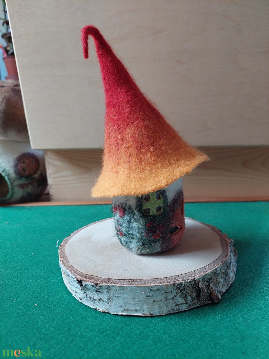 Manóház piros sárga átmenetes kunkori kalappal - otthon & életmód - dekoráció - dísztárgy - Meska.hu