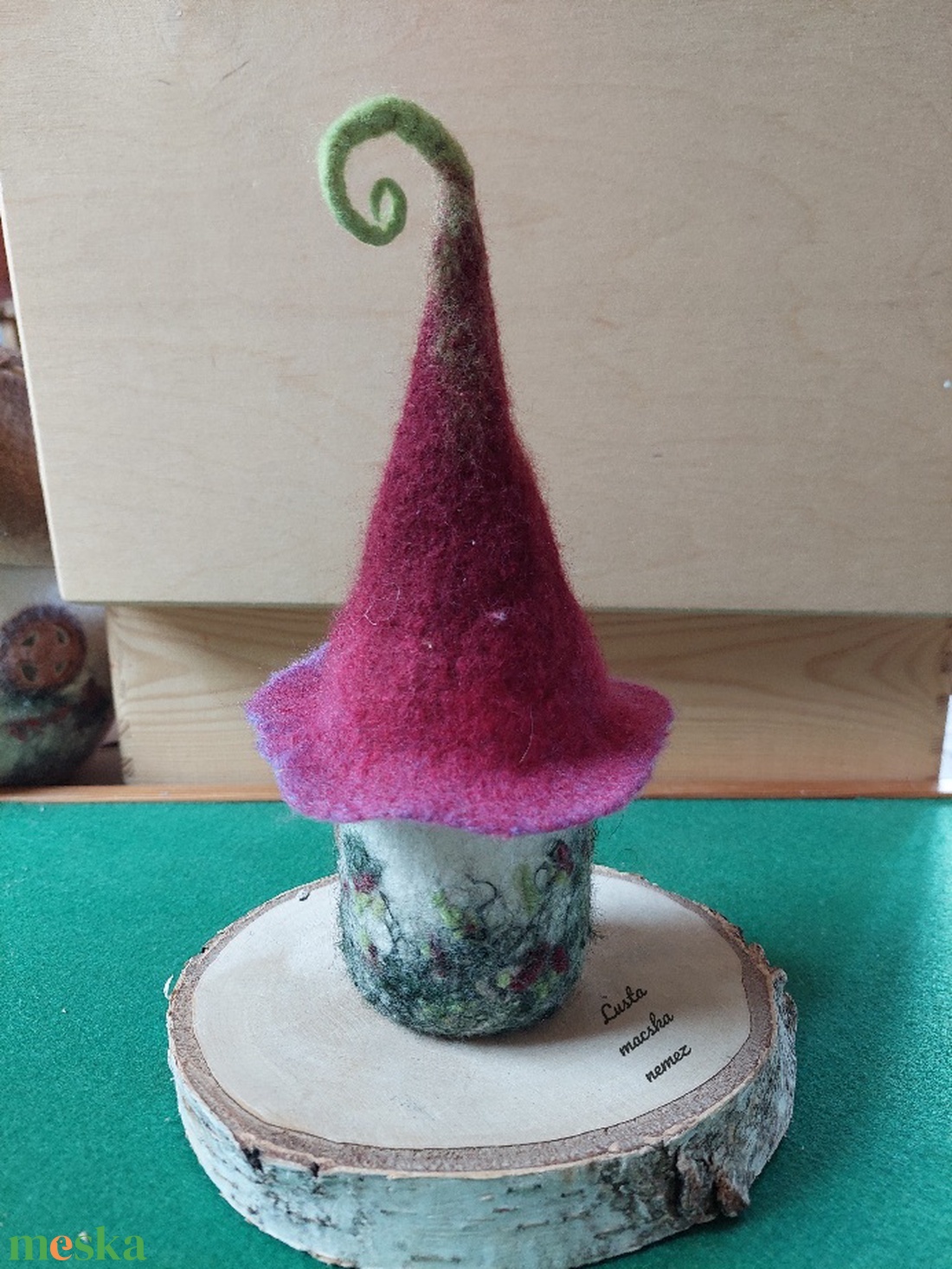 Manóház átmenetes virág kunkori kalappal - otthon & életmód - dekoráció - dísztárgy - Meska.hu