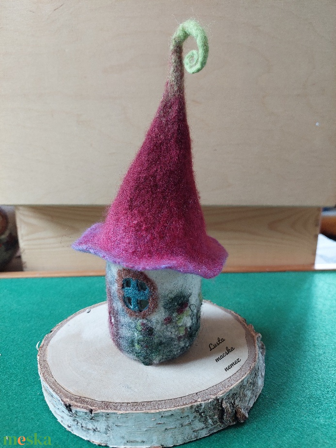 Manóház átmenetes virág kunkori kalappal - otthon & életmód - dekoráció - dísztárgy - Meska.hu