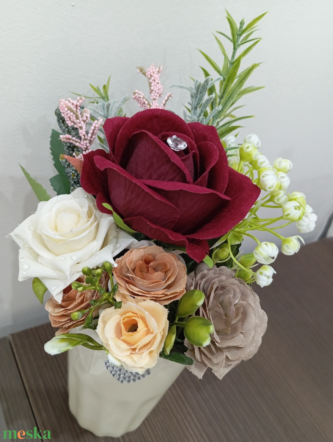 Bársony rózsás asztaldísz - otthon & életmód - dekoráció - asztal és polc dekoráció - asztaldísz - Meska.hu Bársony rózsás asztaldísz - otthon & életmód - dekoráció - asztal és polc dekoráció - asztaldísz - Meska.hu