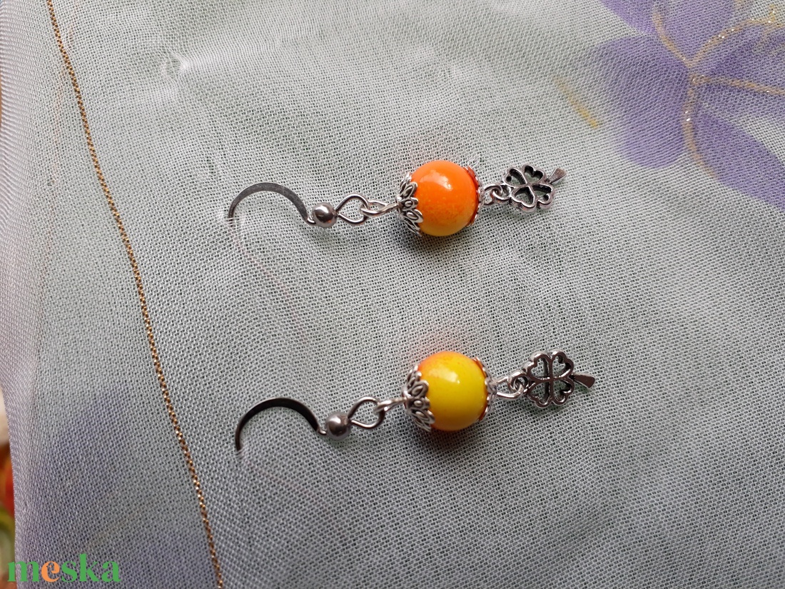 Narancs-citromsárga szerencsefülbevaló orvosi fém akasztóval - 102-OF - ékszer - fülbevaló - lógó fülbevaló - Meska.hu