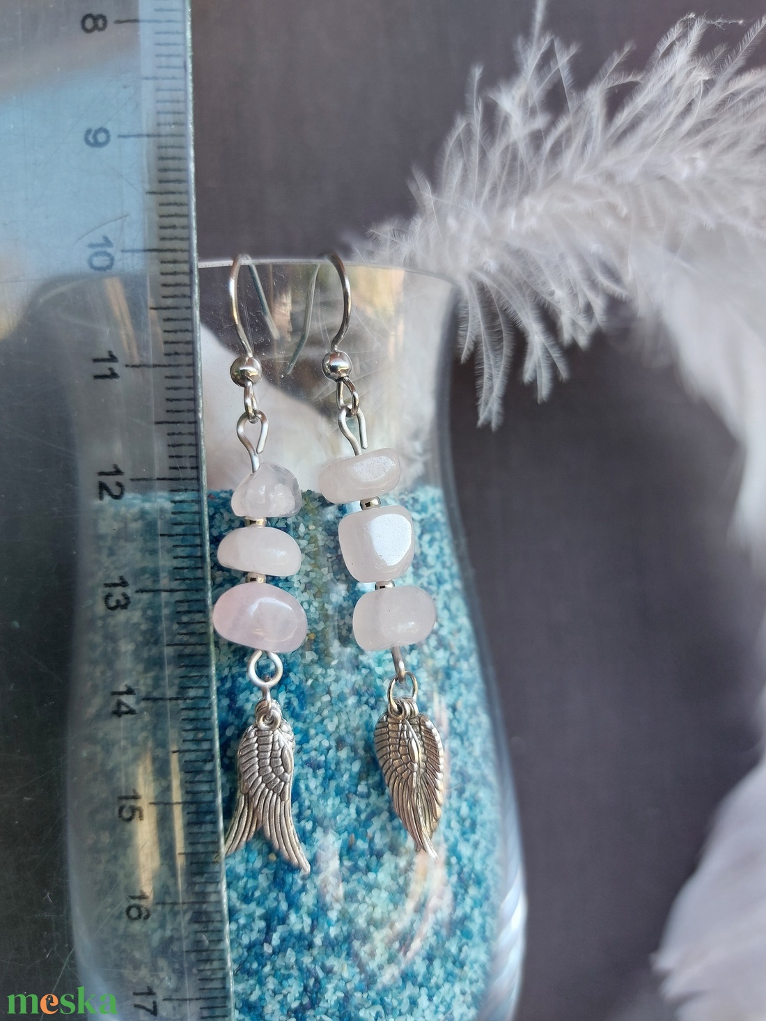 Rózsakvarc ásvány fülbevaló orvosi fém akasztóval - ékszer - fülbevaló - lógó fülbevaló - Meska.hu