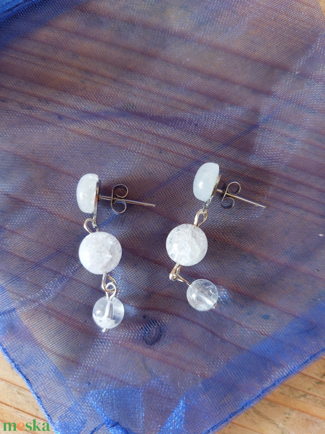 Hegyikristály fülbevaló orvosi fém bedugóval - ékszer - fülbevaló - lógó fülbevaló - Meska.hu