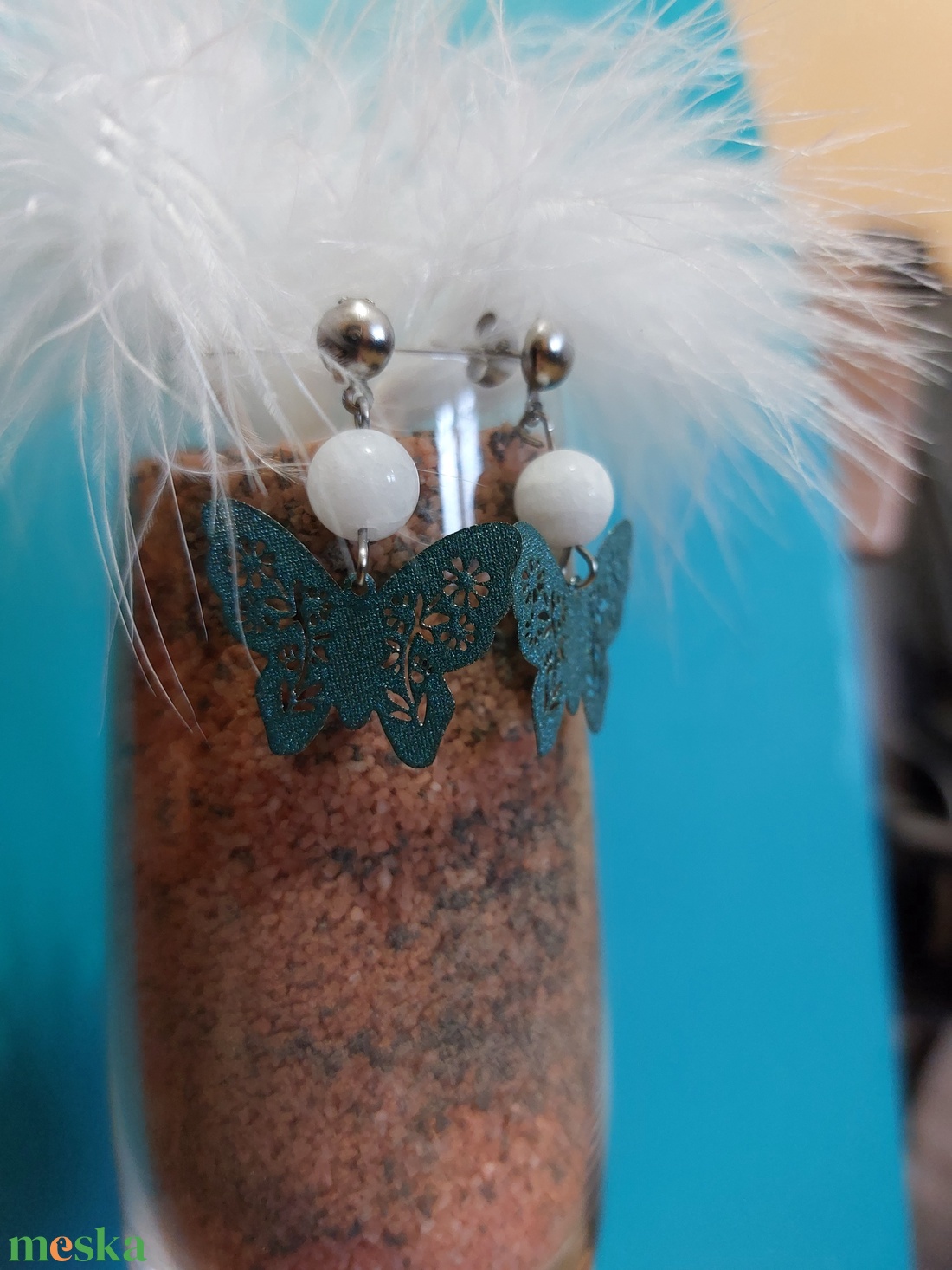 Pillangós Tejkvarc fülbevaló nemesacél bedugóval - ékszer - fülbevaló - lógó fülbevaló - Meska.hu