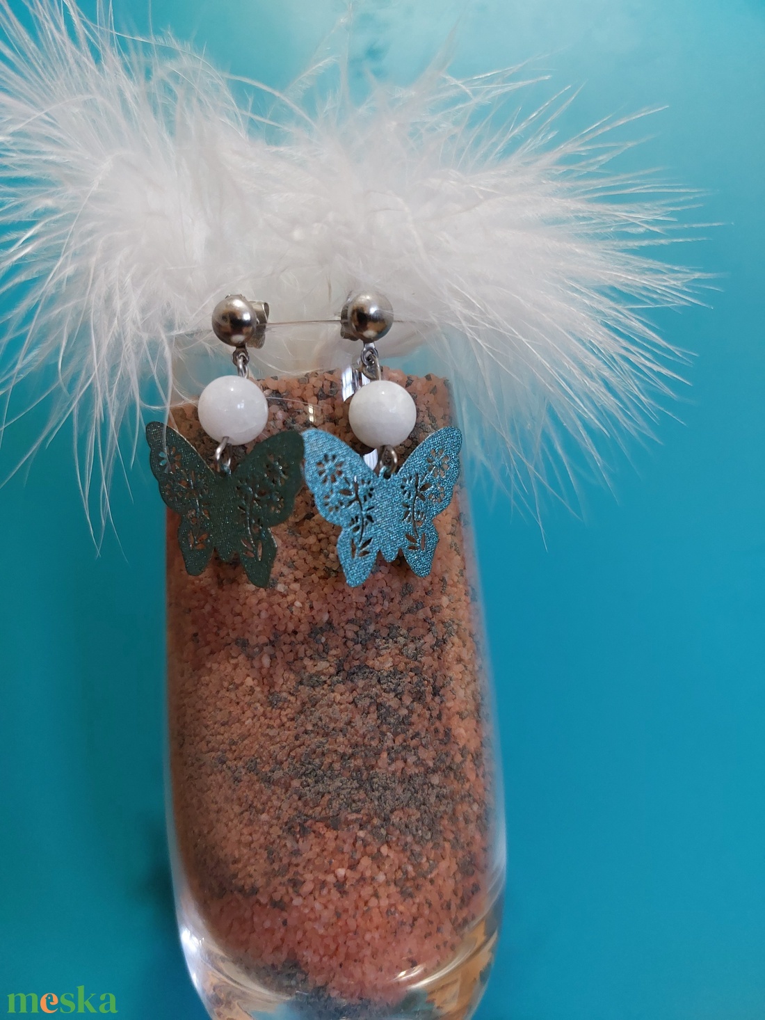 Pillangós Tejkvarc fülbevaló nemesacél bedugóval - ékszer - fülbevaló - lógó fülbevaló - Meska.hu