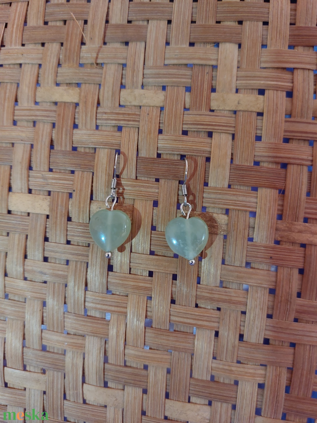 Jade-szív ásványfülbevaló - orvosi fém akasztóval - ékszer - fülbevaló - lógó fülbevaló - Meska.hu